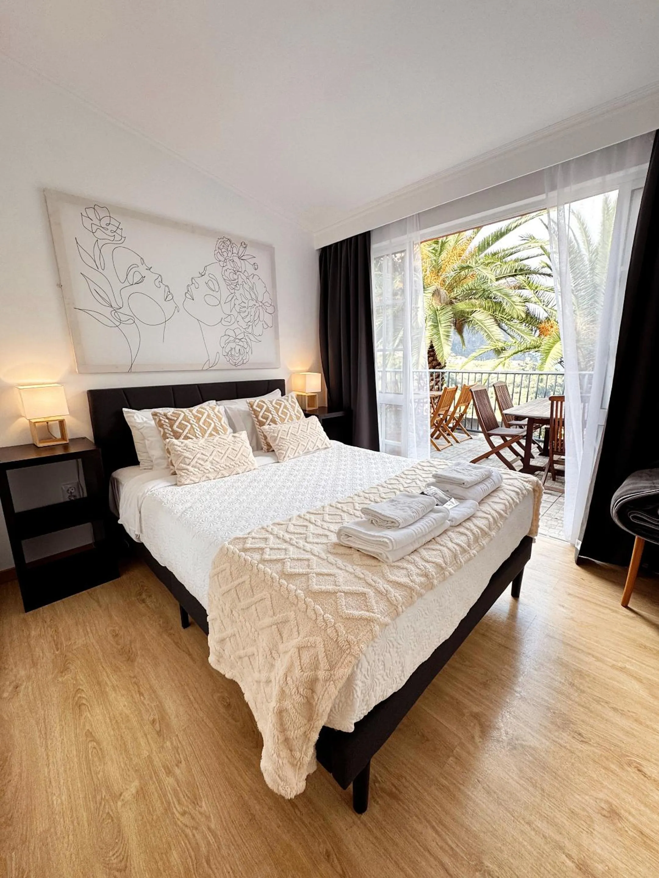 Bedroom, Bed in Gardens Guest House