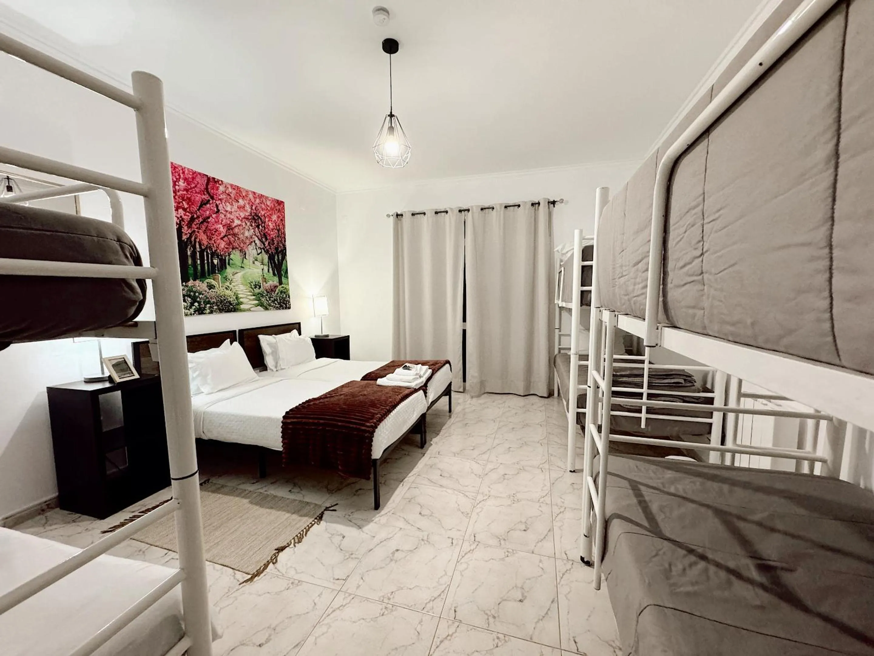 Bedroom, Bed in Gardens Guest House