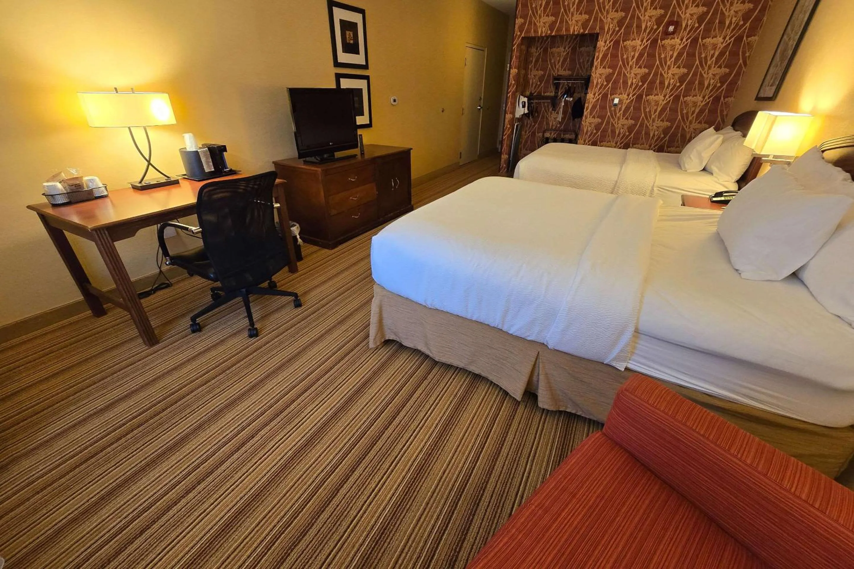 Bedroom, Bed in Courtyard Altoona