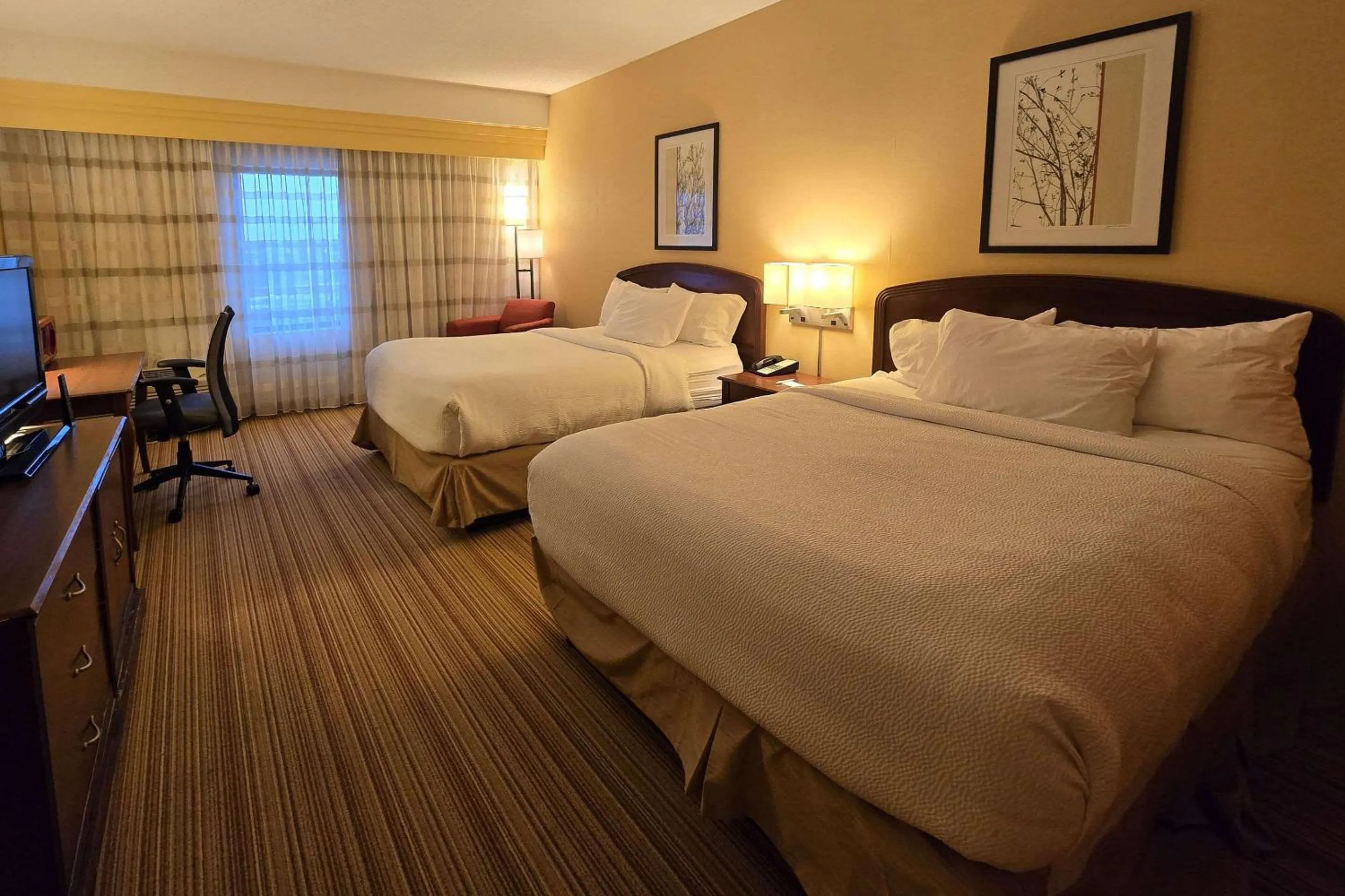 Bedroom, Bed in Courtyard Altoona