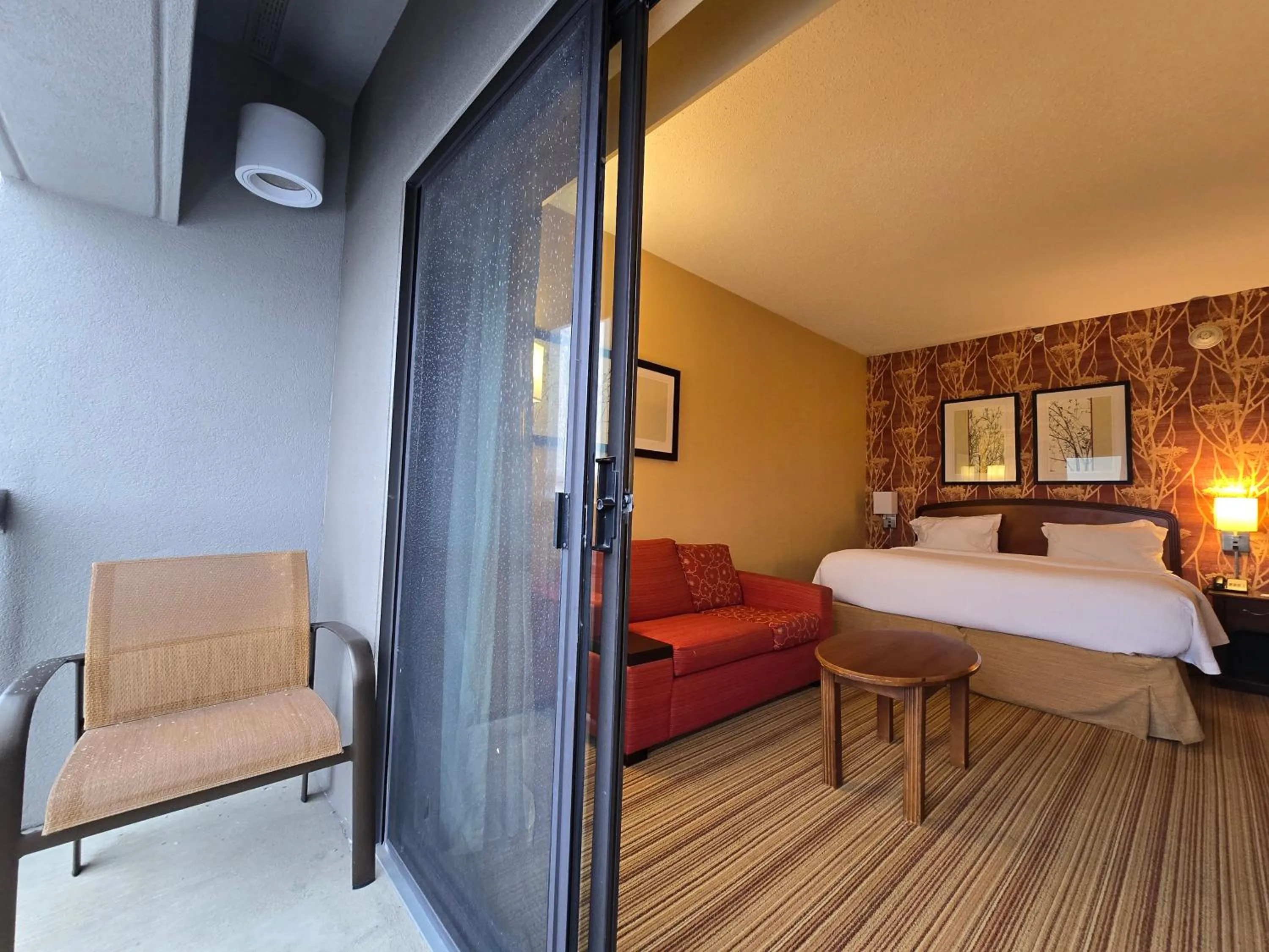 Bedroom, Bed in Courtyard Altoona