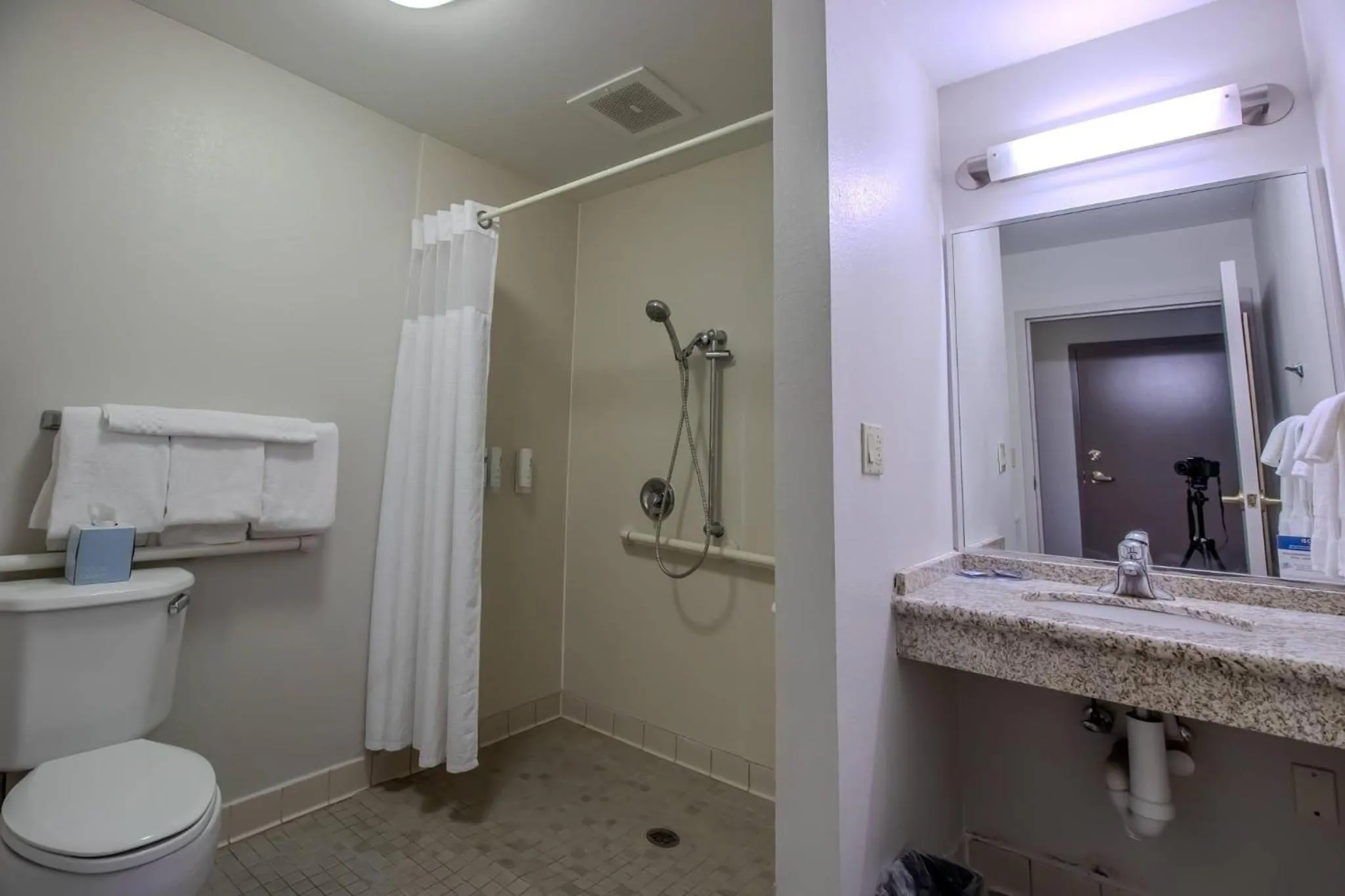 Bedroom in Country Inn & Suites by Radisson, Convention Center