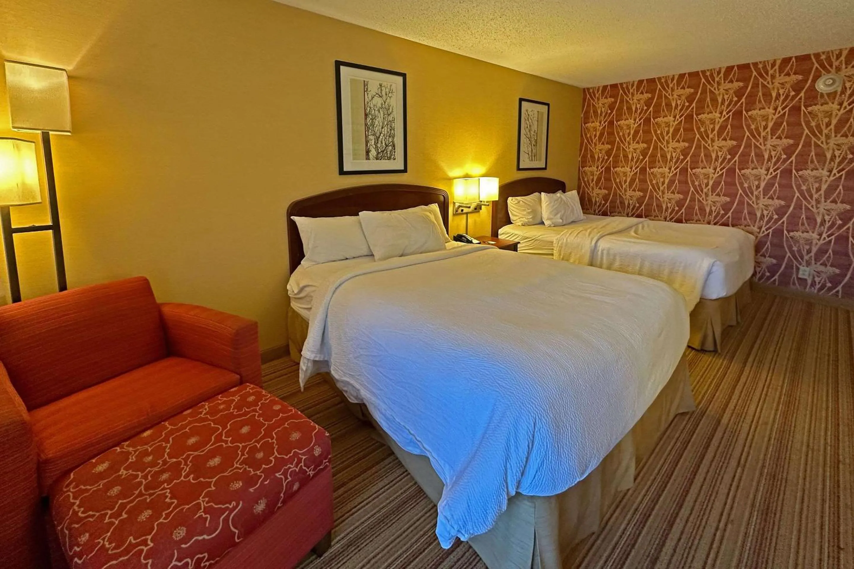 Bedroom, Bed in Courtyard Altoona