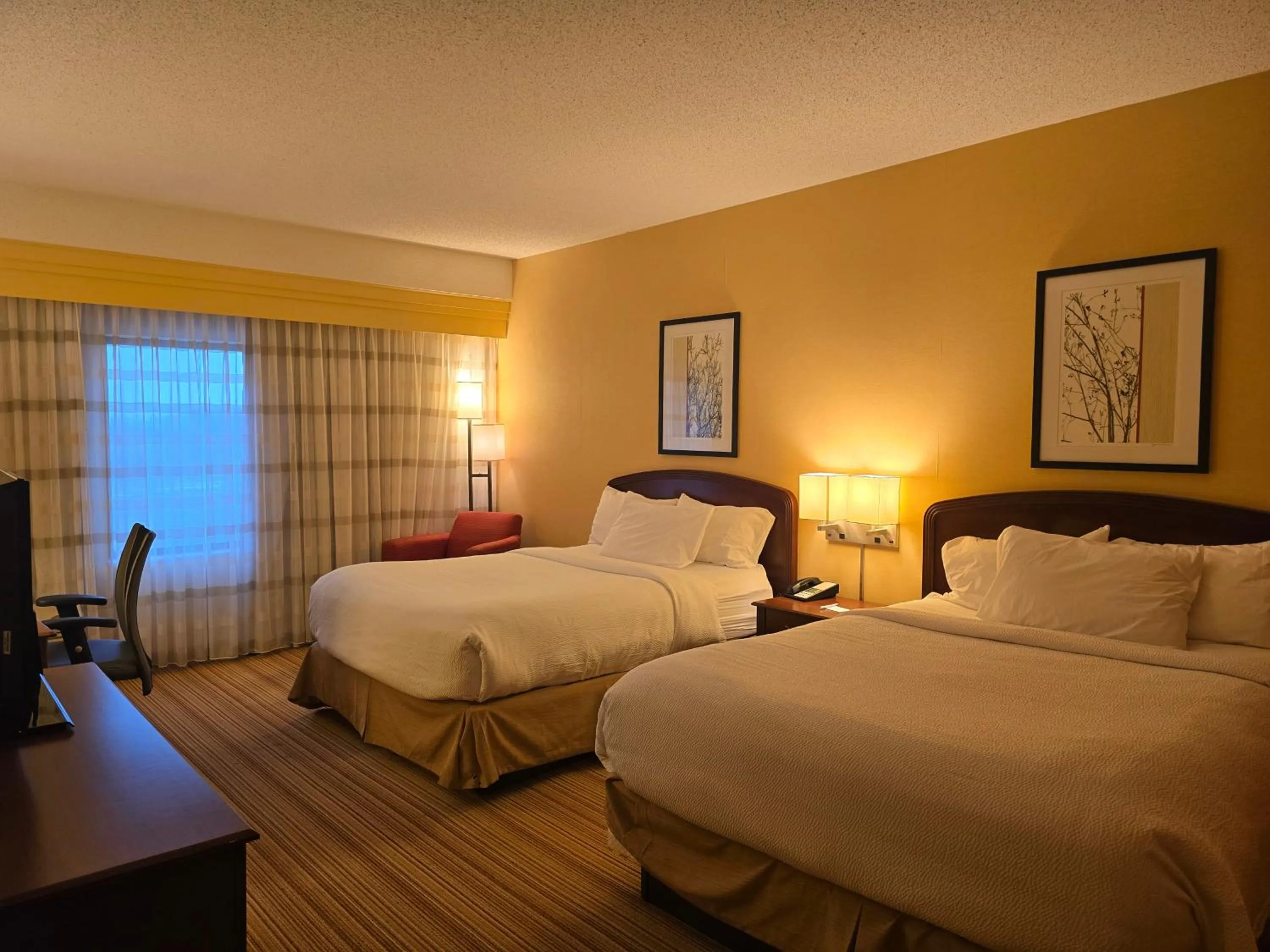 Bedroom, Bed in Courtyard Altoona