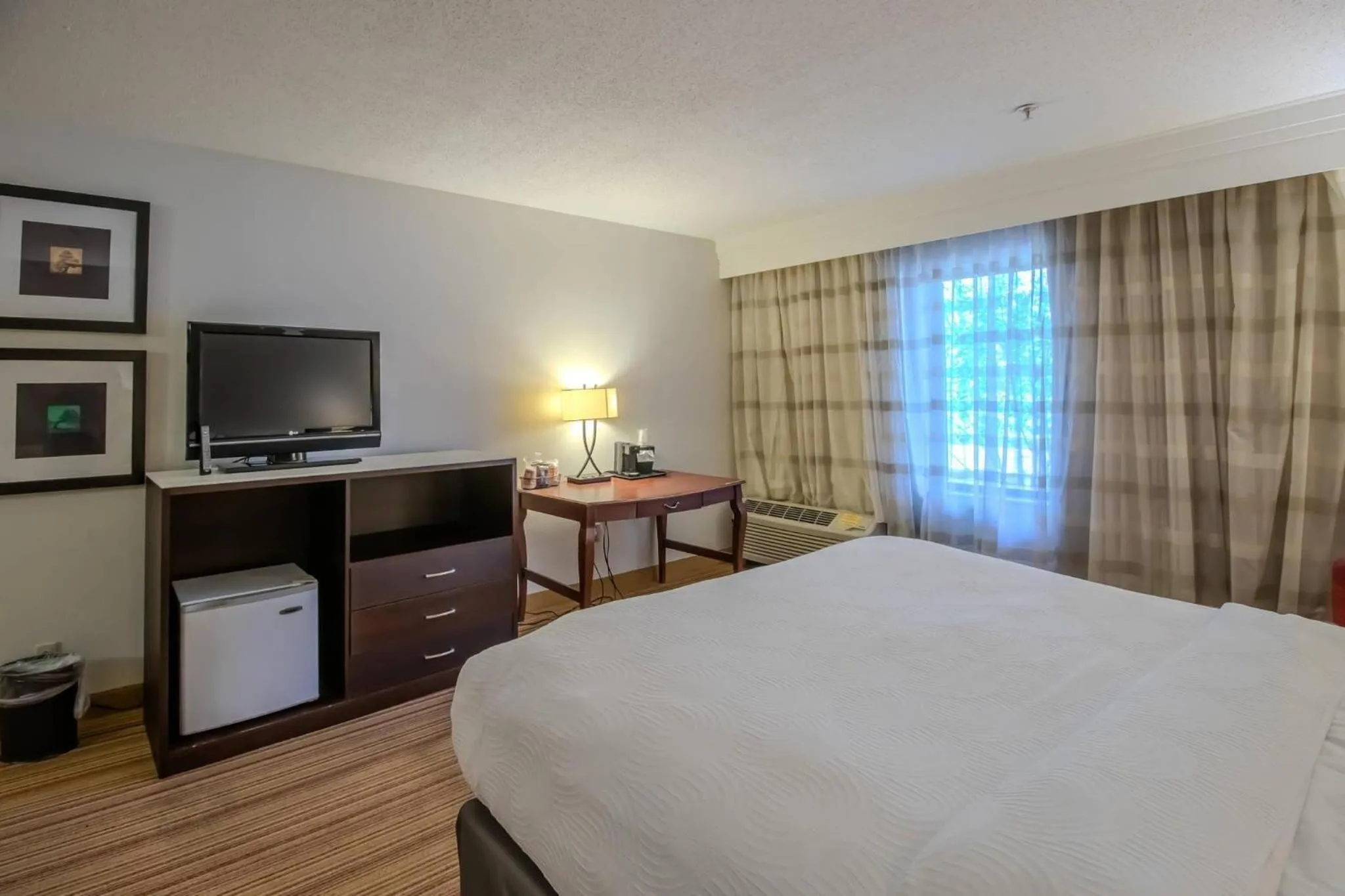 Bedroom, Bed in Country Inn & Suites by Radisson, Convention Center