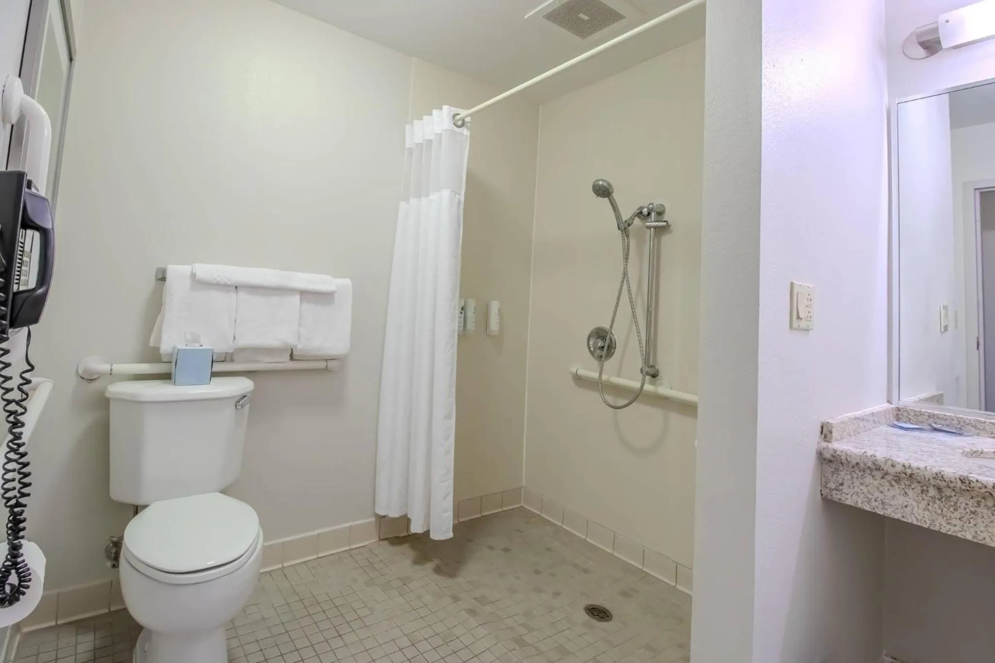 Bedroom in Country Inn & Suites by Radisson, Convention Center