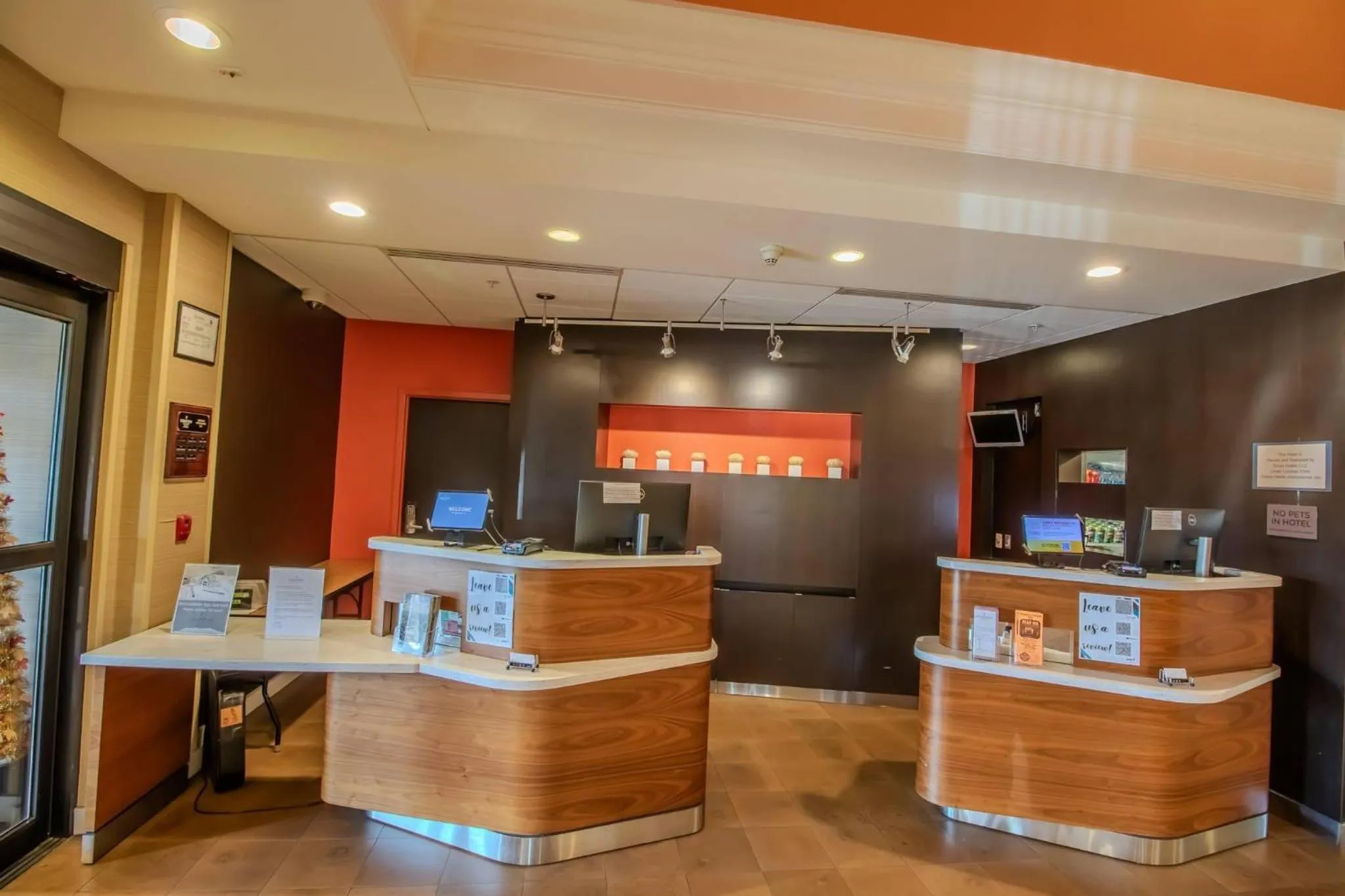 Lobby or reception in Country Inn & Suites by Radisson, Convention Center