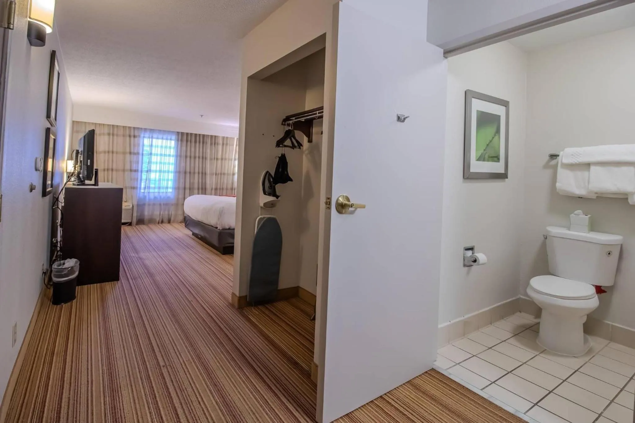 Bedroom, Bed in Country Inn & Suites by Radisson, Convention Center