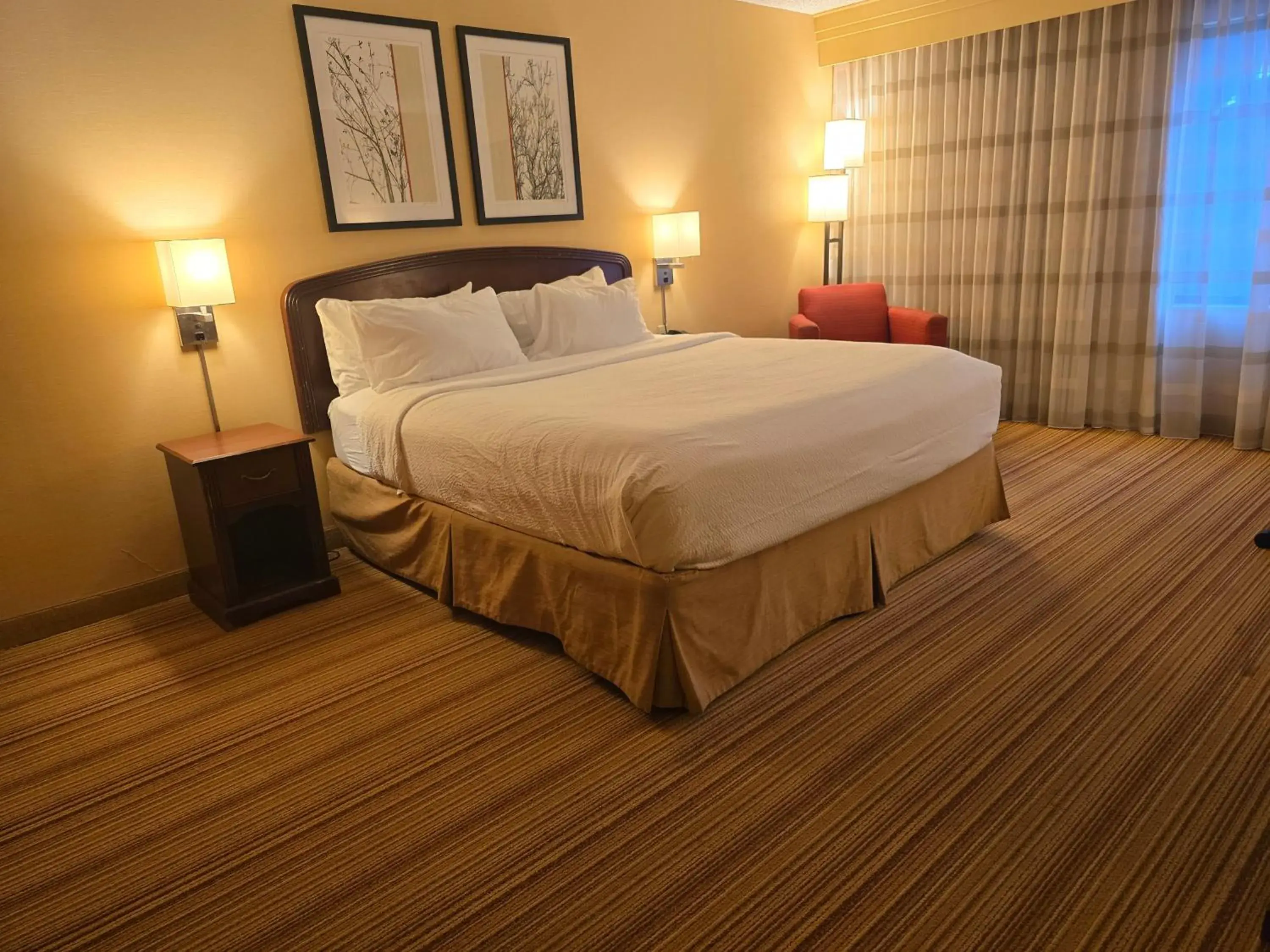 King Room with One King Bed and Whirlpool - Wheelchair Accessible in Courtyard Altoona King Room with One King Bed and Whirlpool - Wheelchair Accessible in Courtyard Altoona