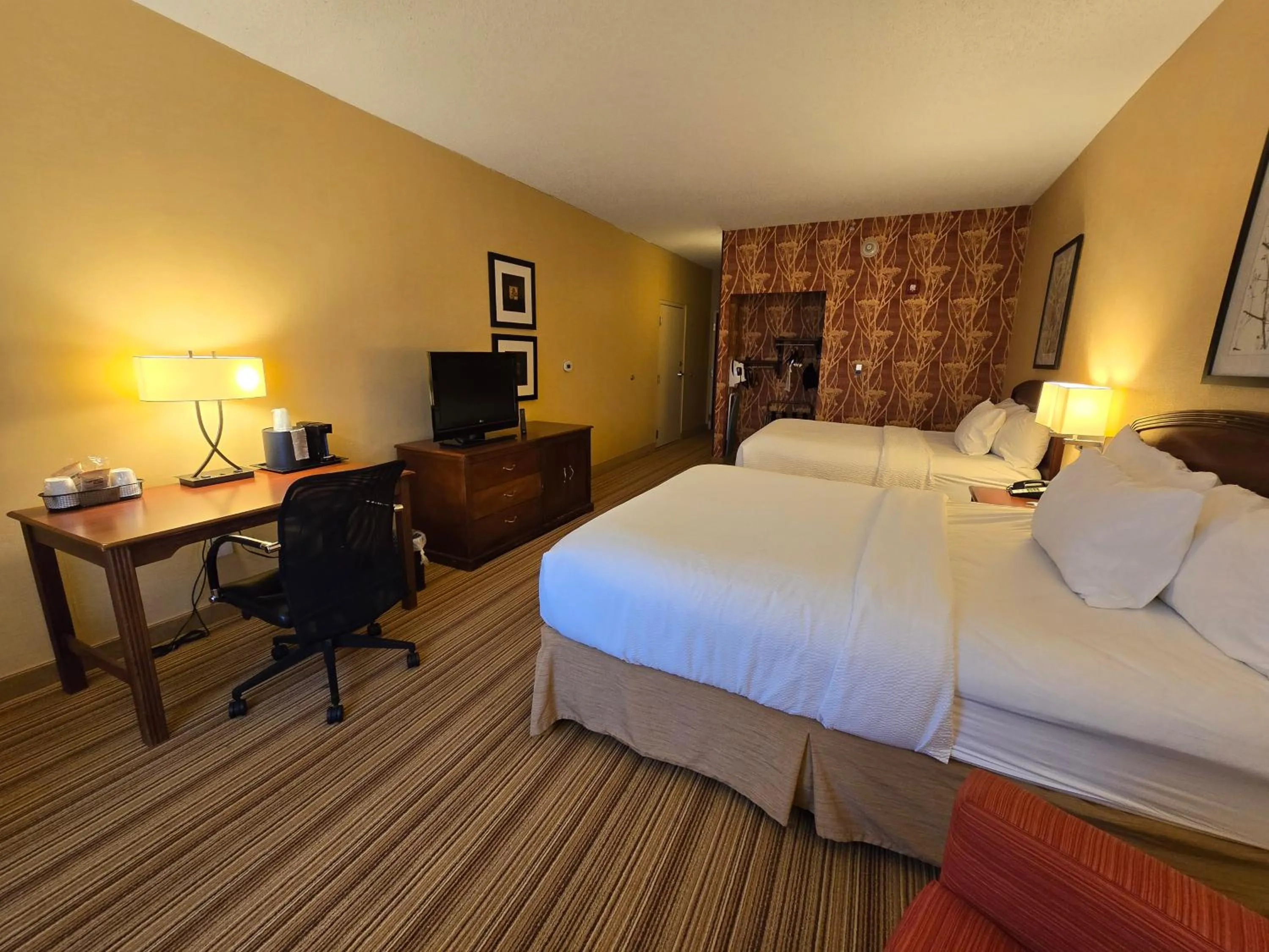 Bedroom, Bed in Courtyard Altoona