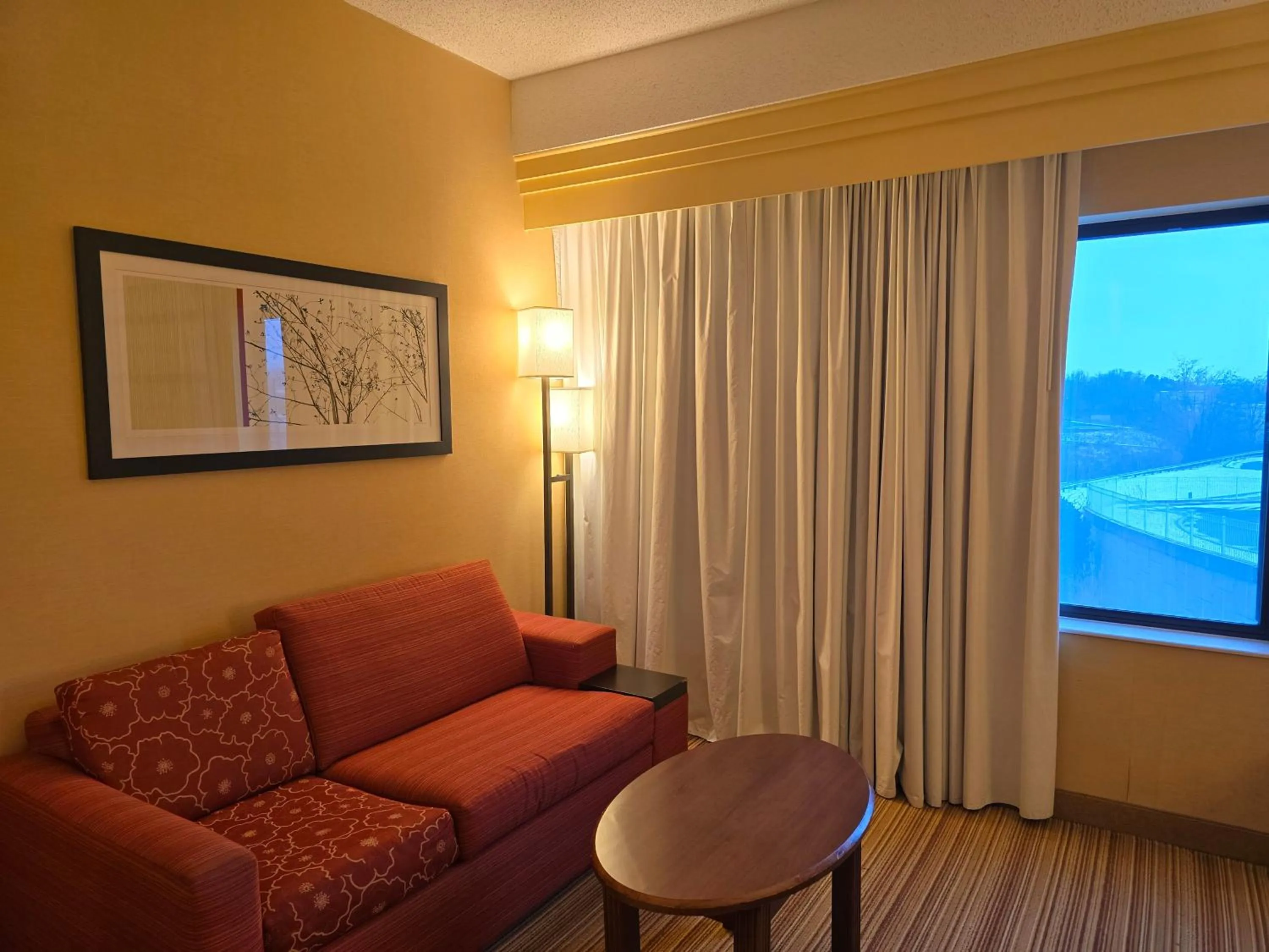 Seating area in Courtyard Altoona