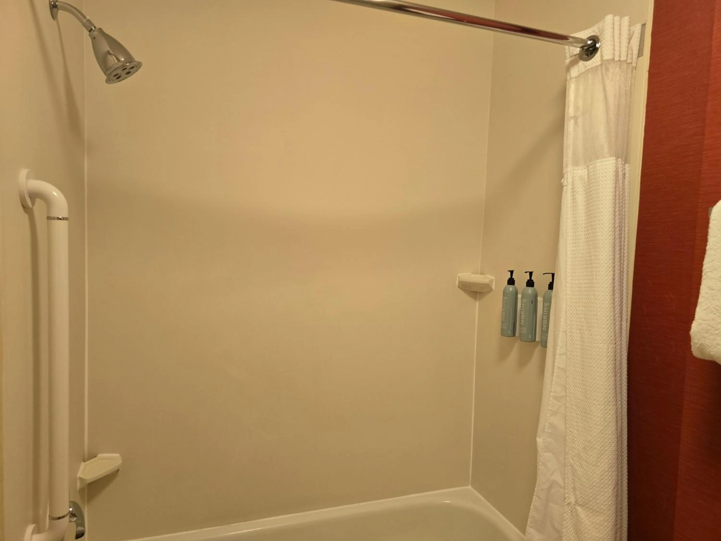 Bathroom in Courtyard Altoona