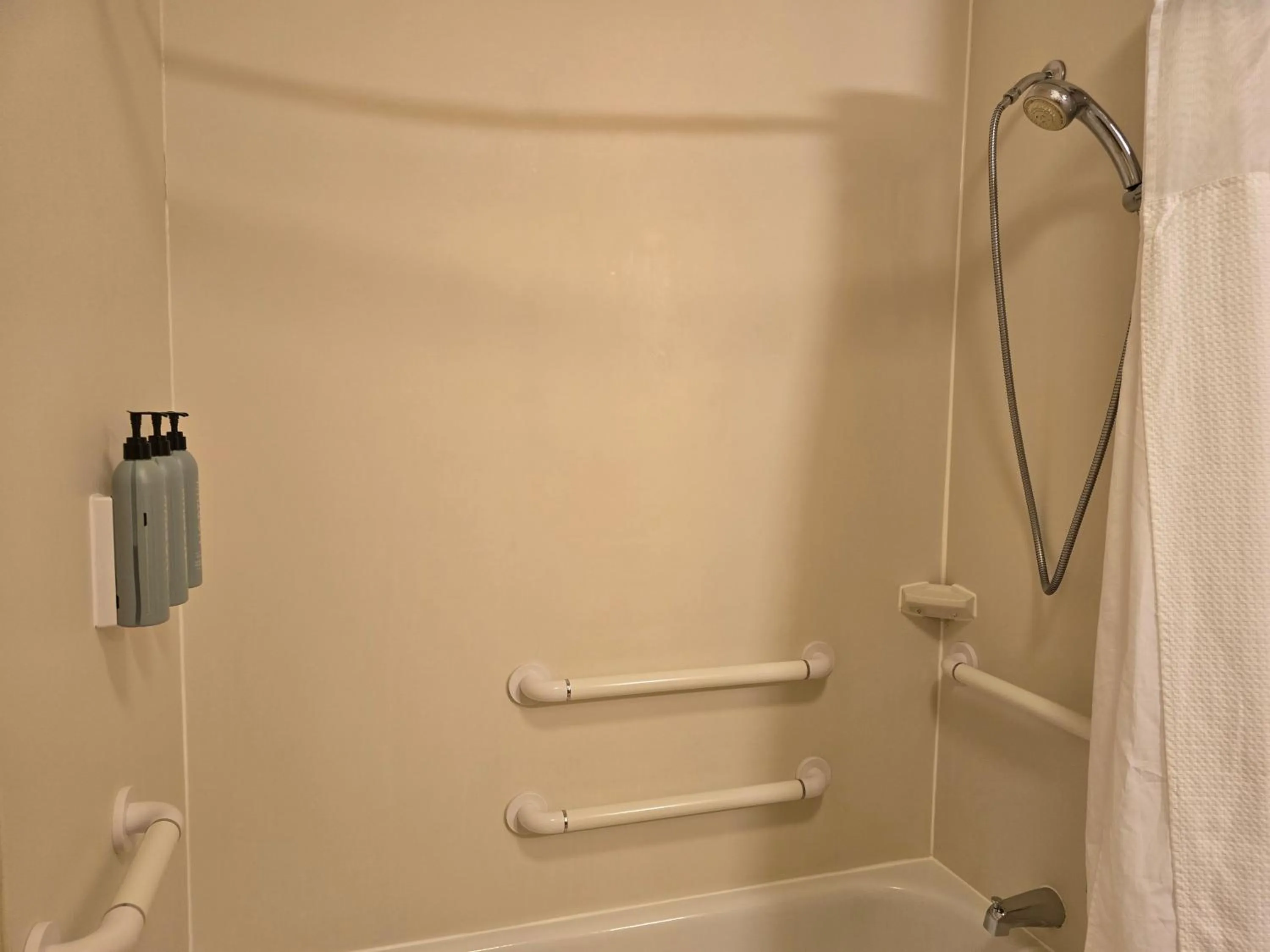 Bathroom in Courtyard Altoona