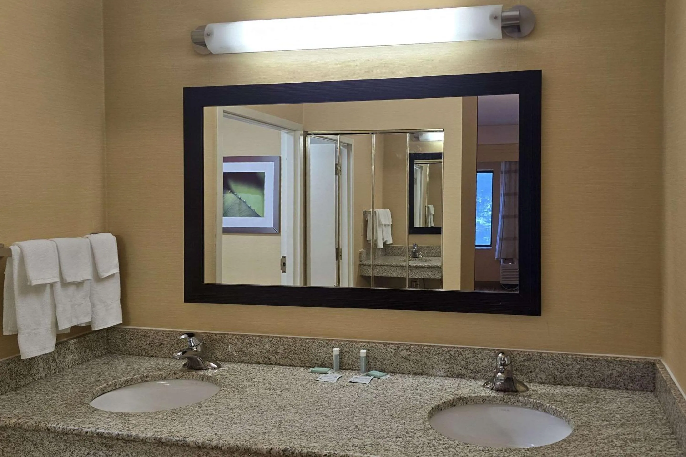 Bedroom in Courtyard Altoona