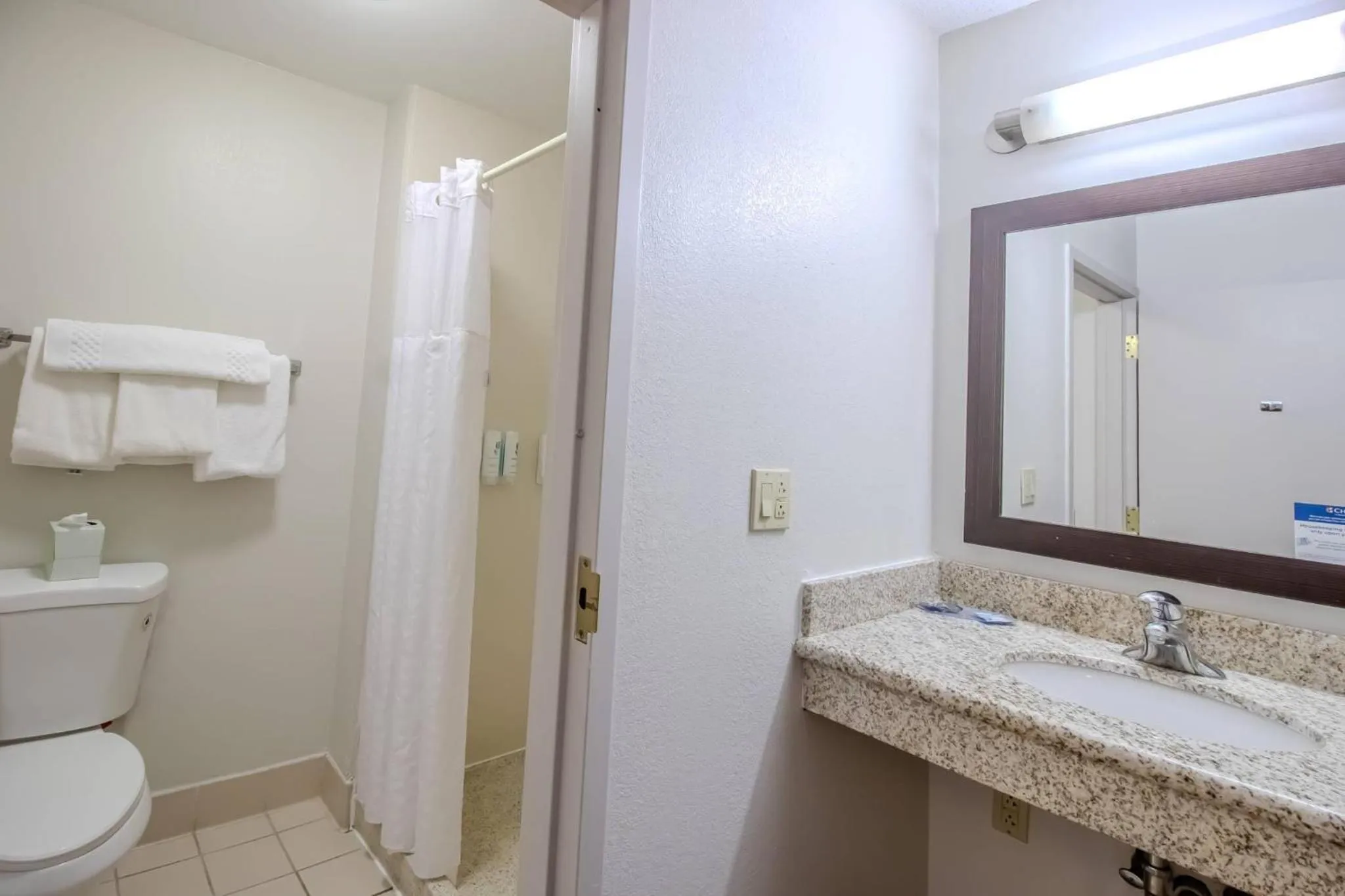 Bedroom in Country Inn & Suites by Radisson, Convention Center