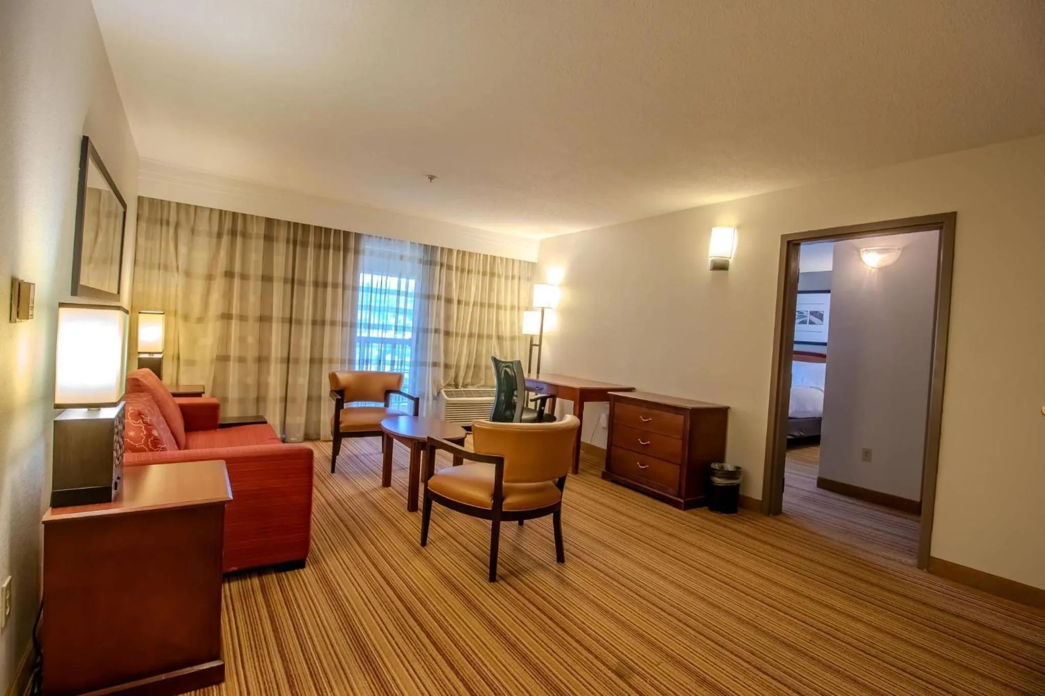 Bedroom, Bed in Country Inn & Suites by Radisson, Convention Center