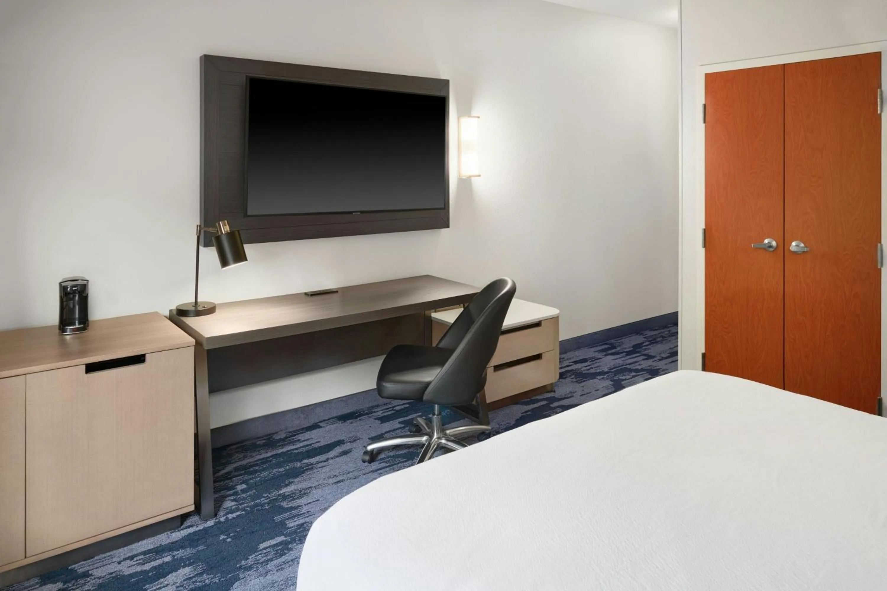 Photo of the whole room, Bed in Fairfield Inn & Suites Cartersville