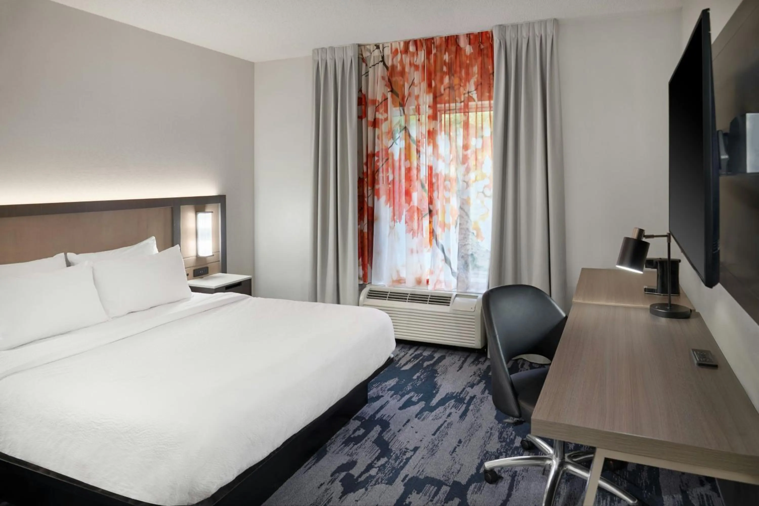 Photo of the whole room, Bed in Fairfield Inn & Suites Cartersville