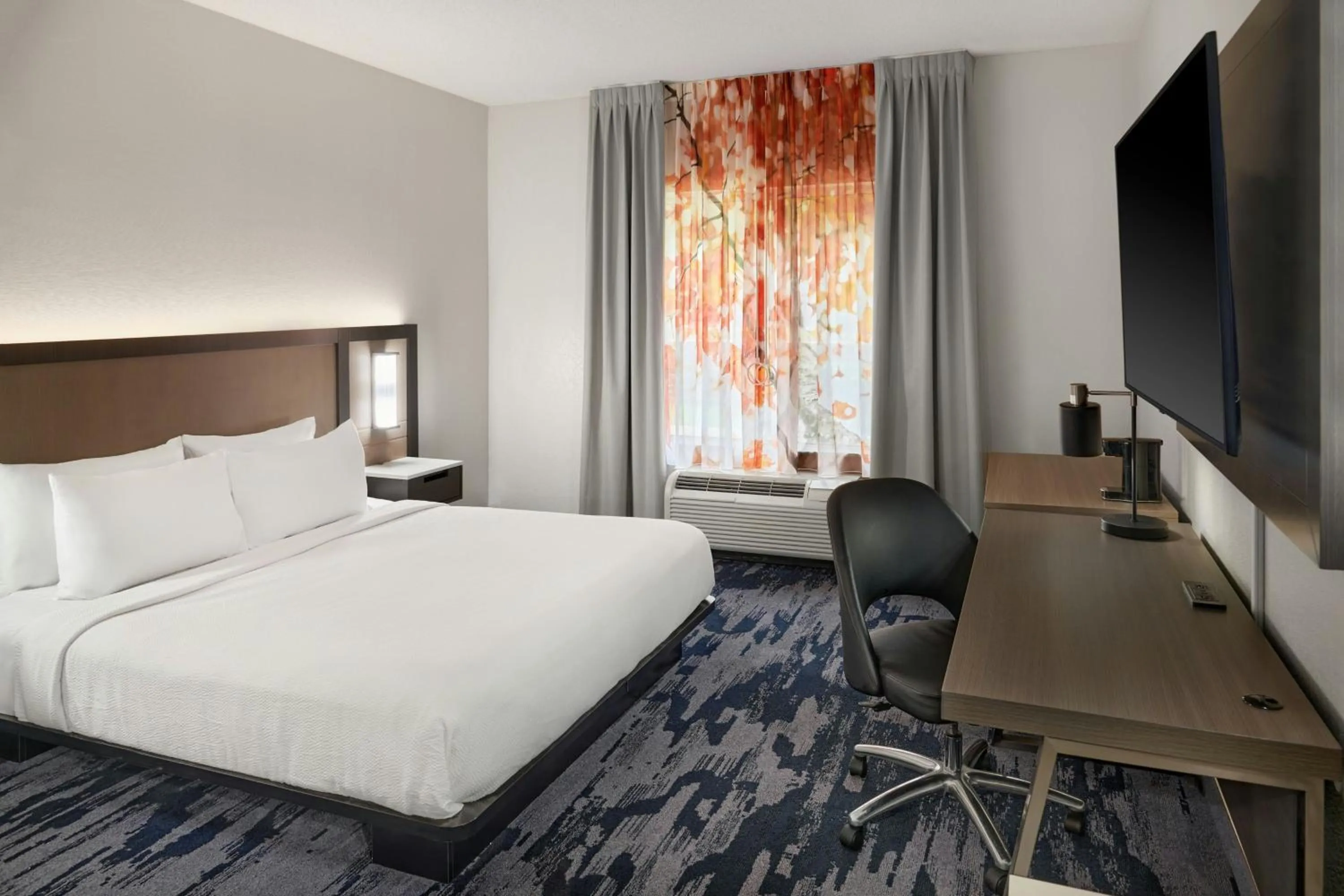 Photo of the whole room, Bed in Fairfield Inn & Suites Cartersville