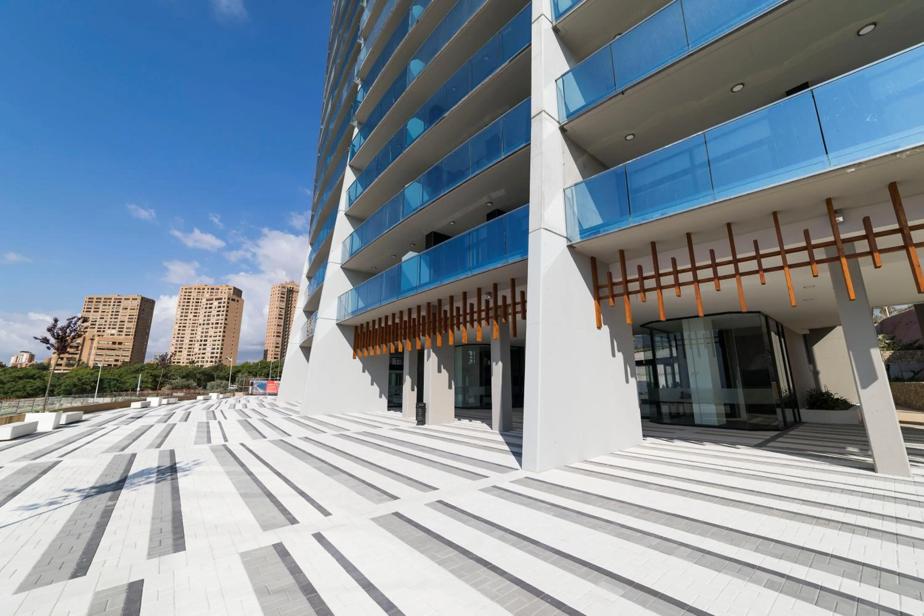Facade/entrance in Sunset Drive Benidorm by Mar Holidays