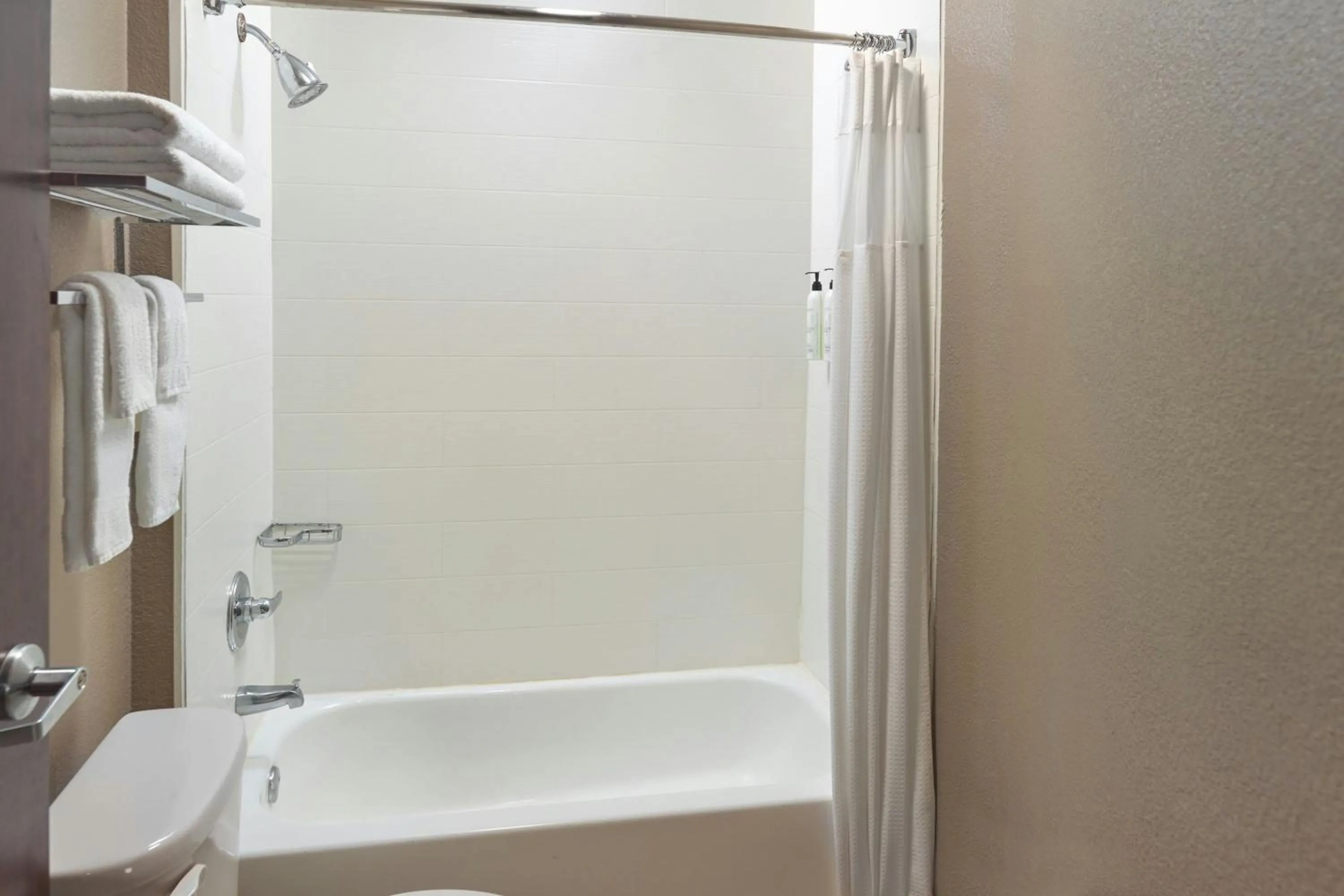 Bathroom in SpringHill Suites by Marriott Atlanta Six Flags