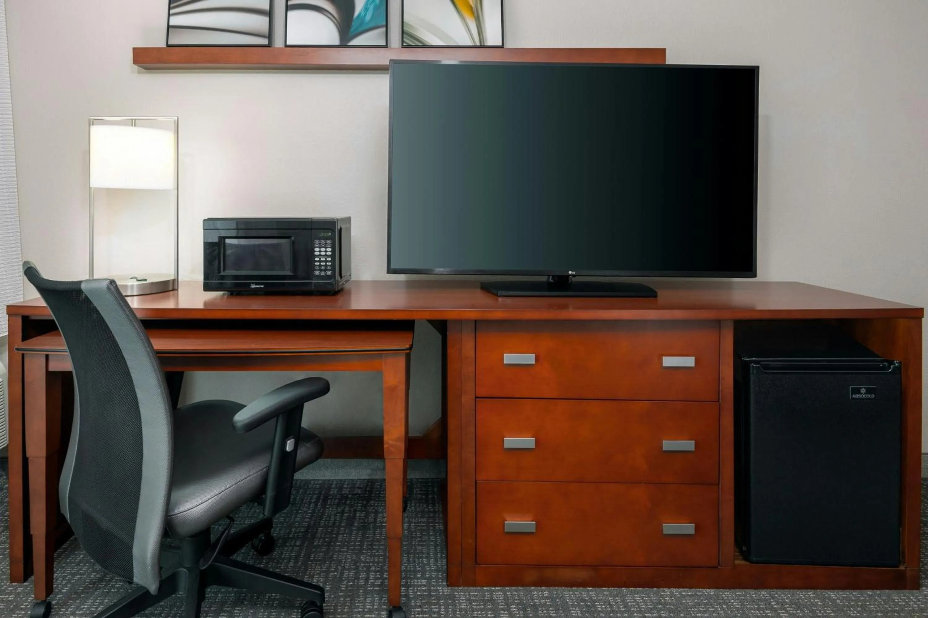 Photo of the whole room in Courtyard Asheville