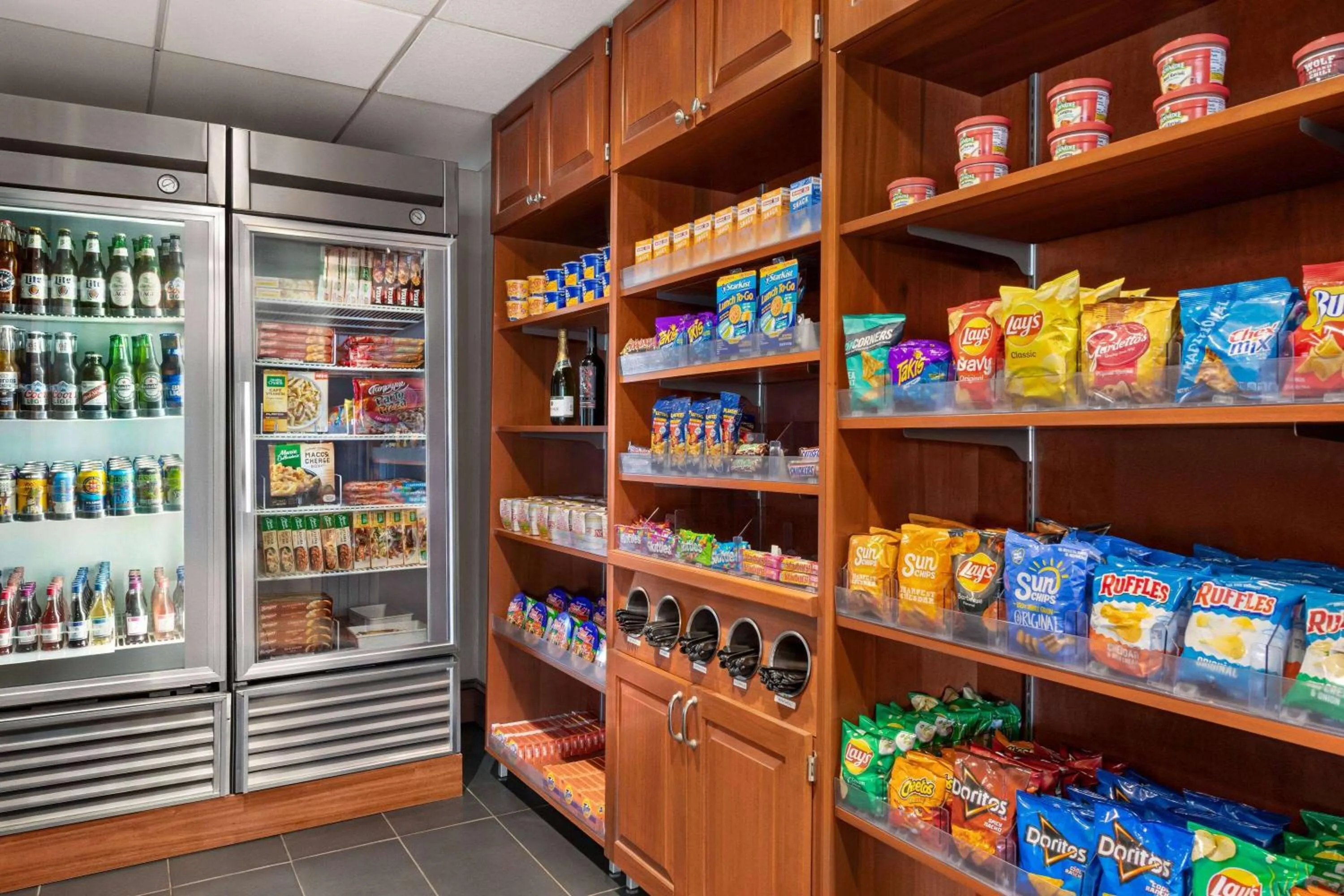 Food and drinks in Wingate by Wyndham Fletcher at Asheville Airport