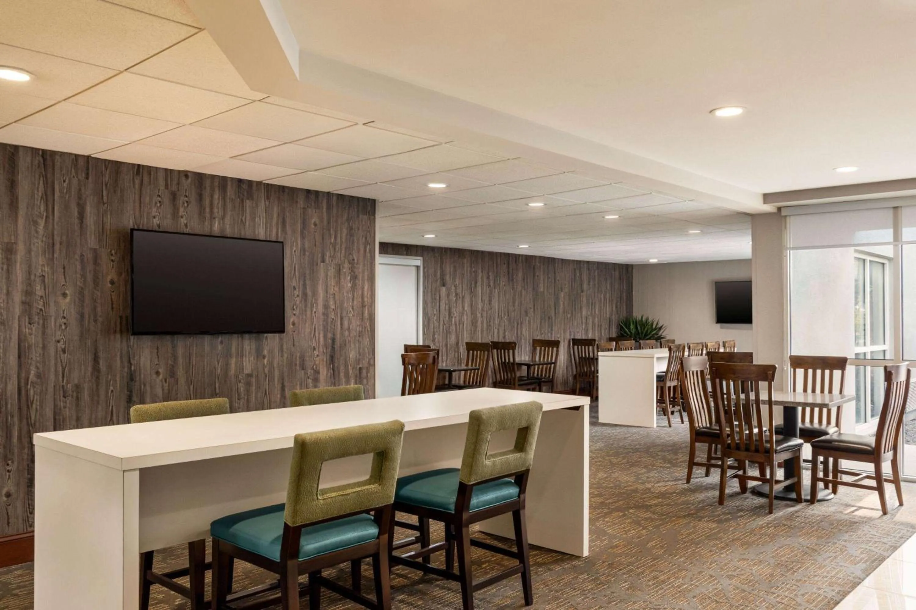 Breakfast in Wingate by Wyndham Fletcher at Asheville Airport