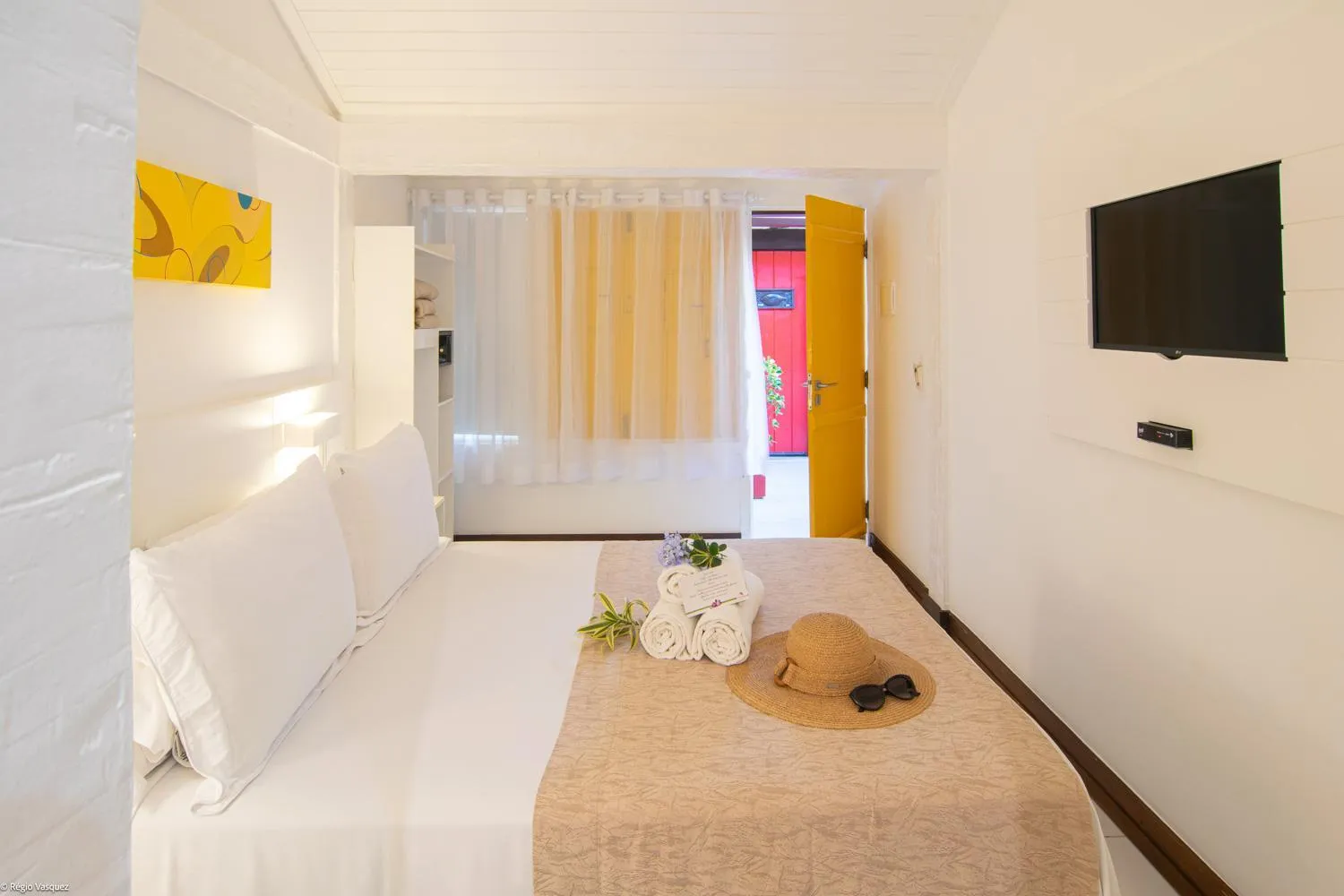 Photo of the whole room, Bed in Chez Pitu Praia Hotel