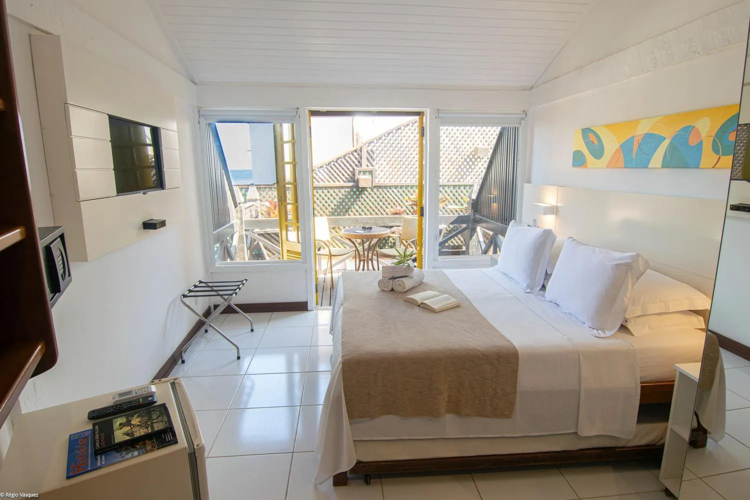 Photo of the whole room, Bed in Chez Pitu Praia Hotel