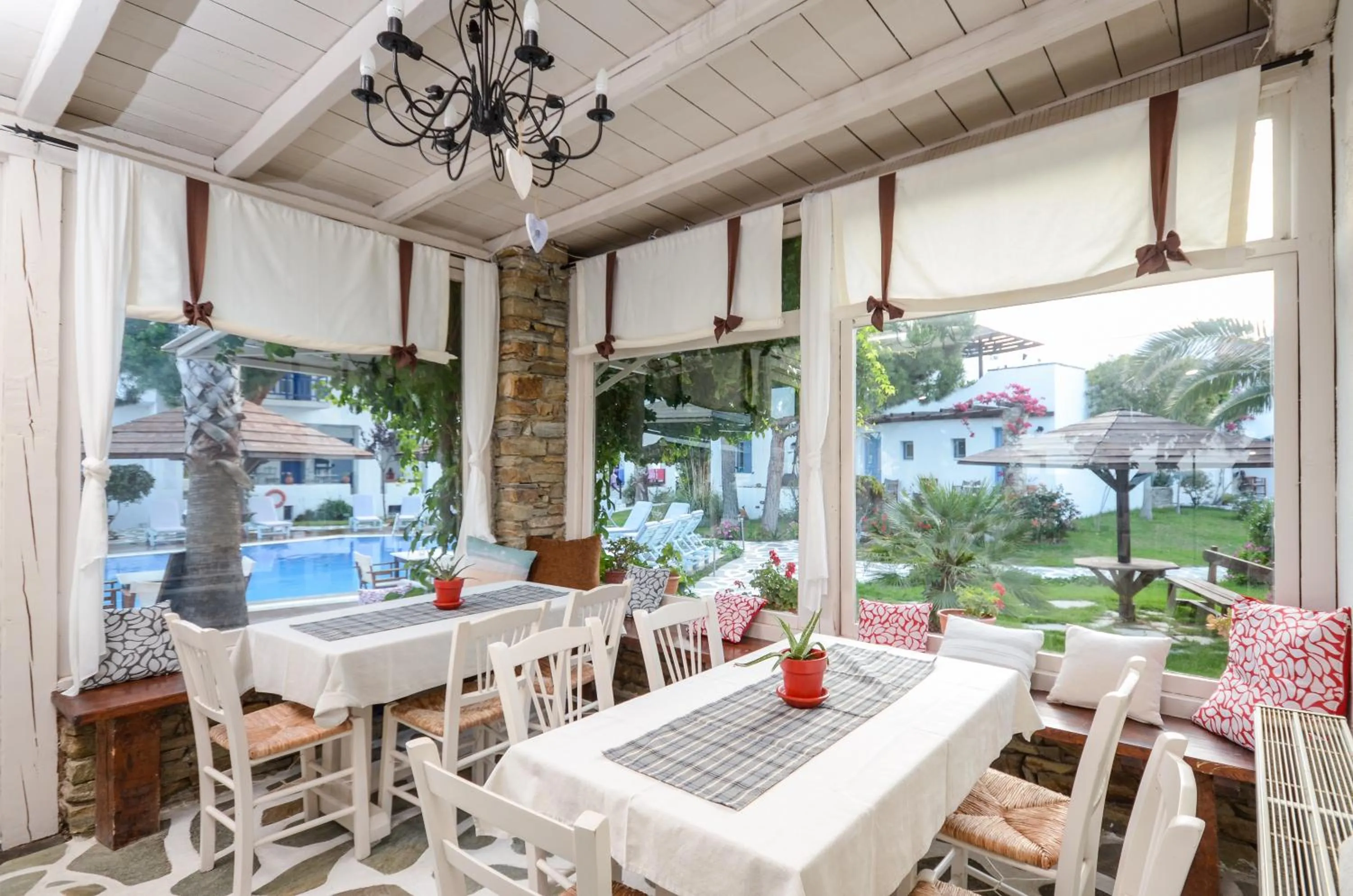 Restaurant/places to eat in Alkyoni Beach Hotel