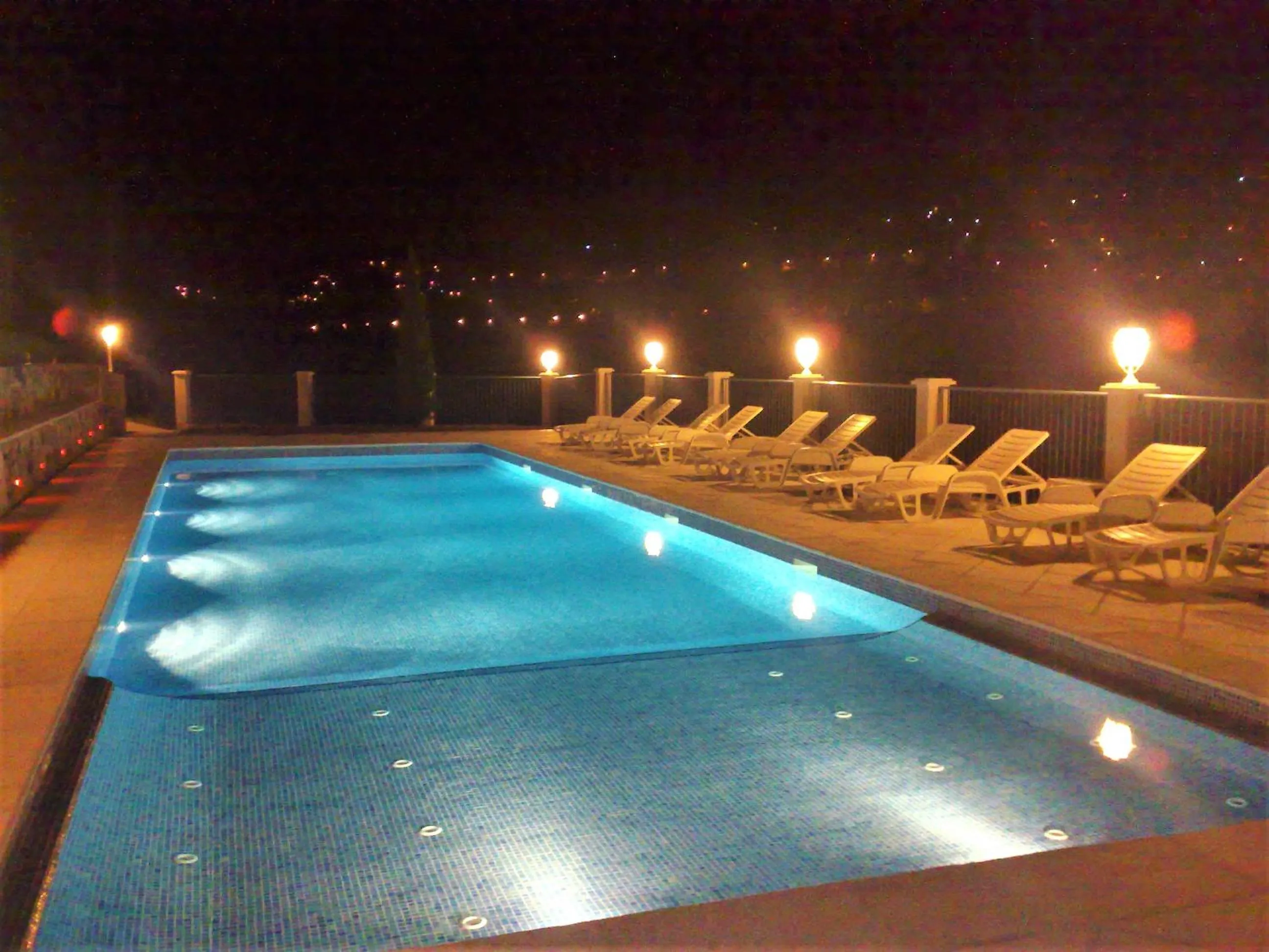 Swimming pool in B&B with charm, quiet, kitchen, sw pool.