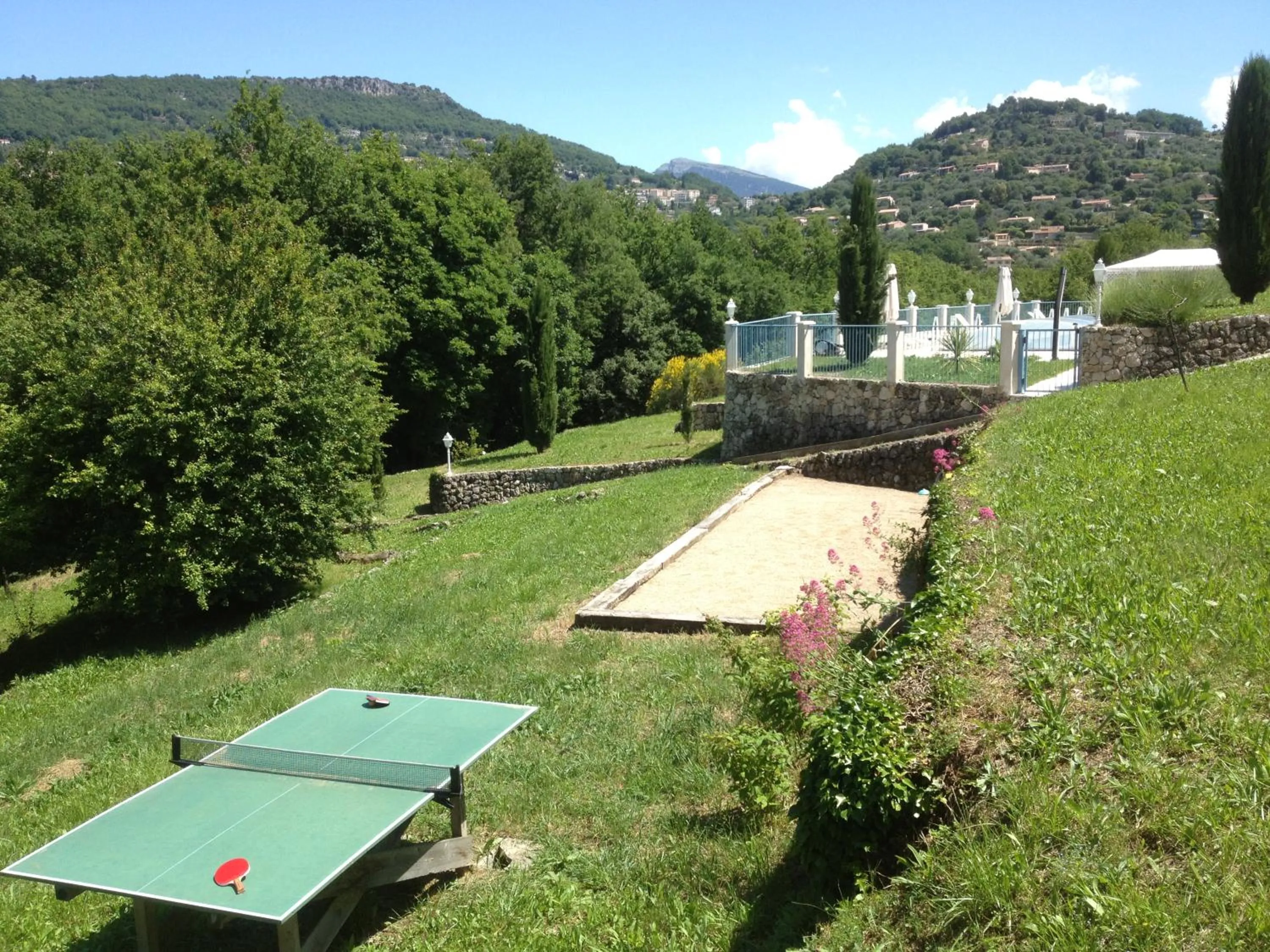 Sports in B&B with charm, quiet, kitchen, sw pool.