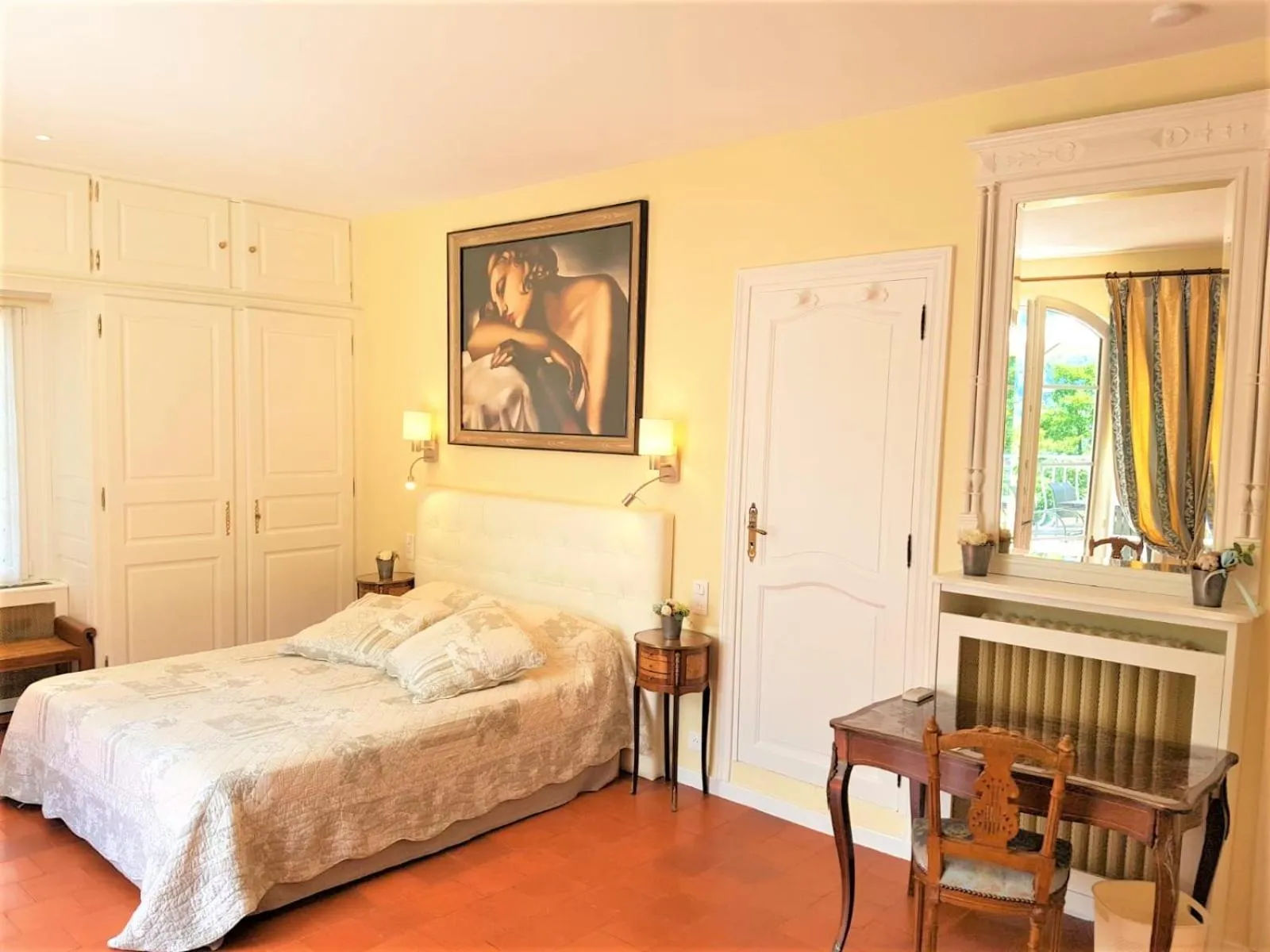 Bed in B&B with charm, quiet, kitchen, sw pool.