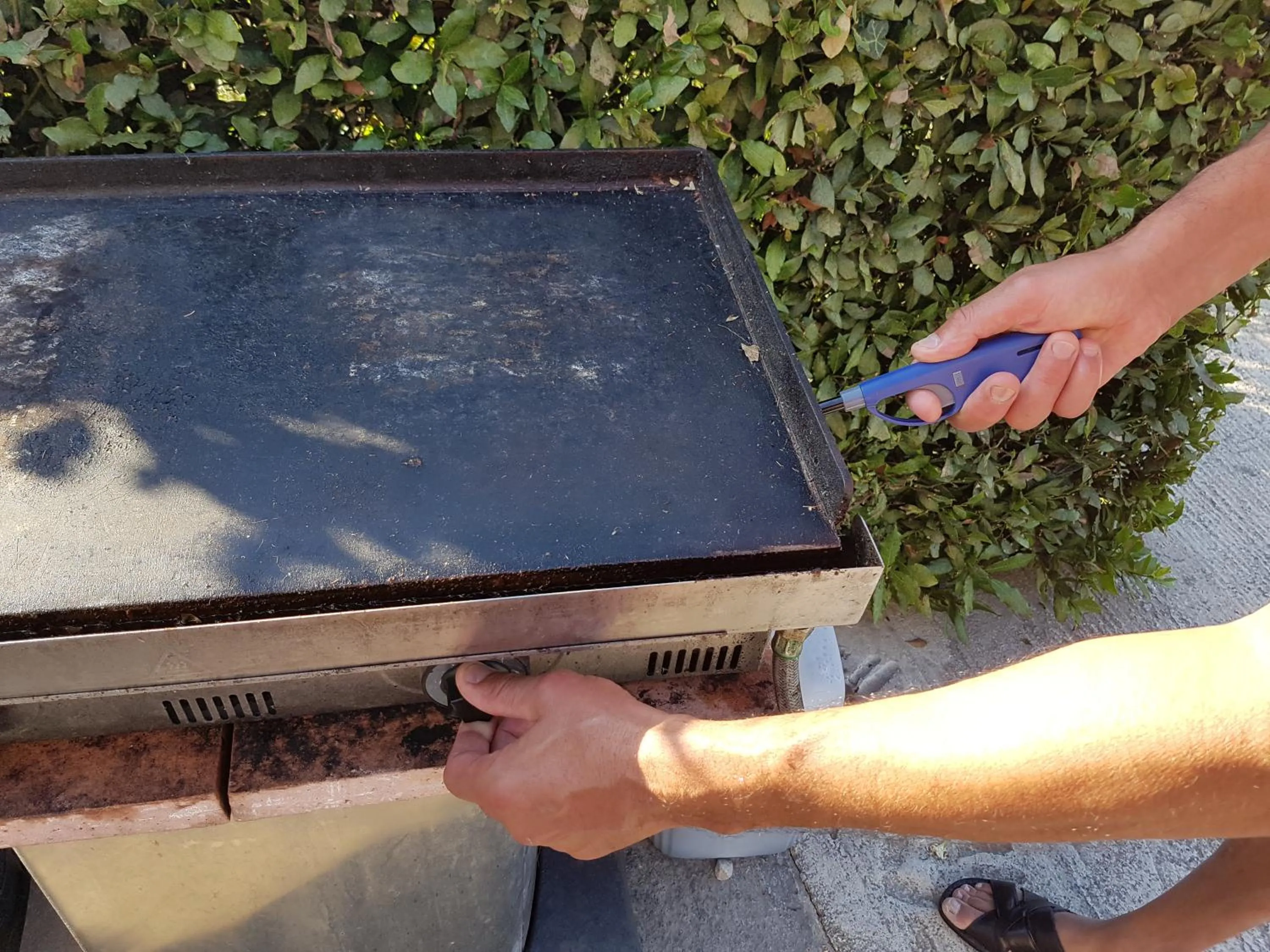 BBQ facilities in B&B with charm, quiet, kitchen, sw pool.