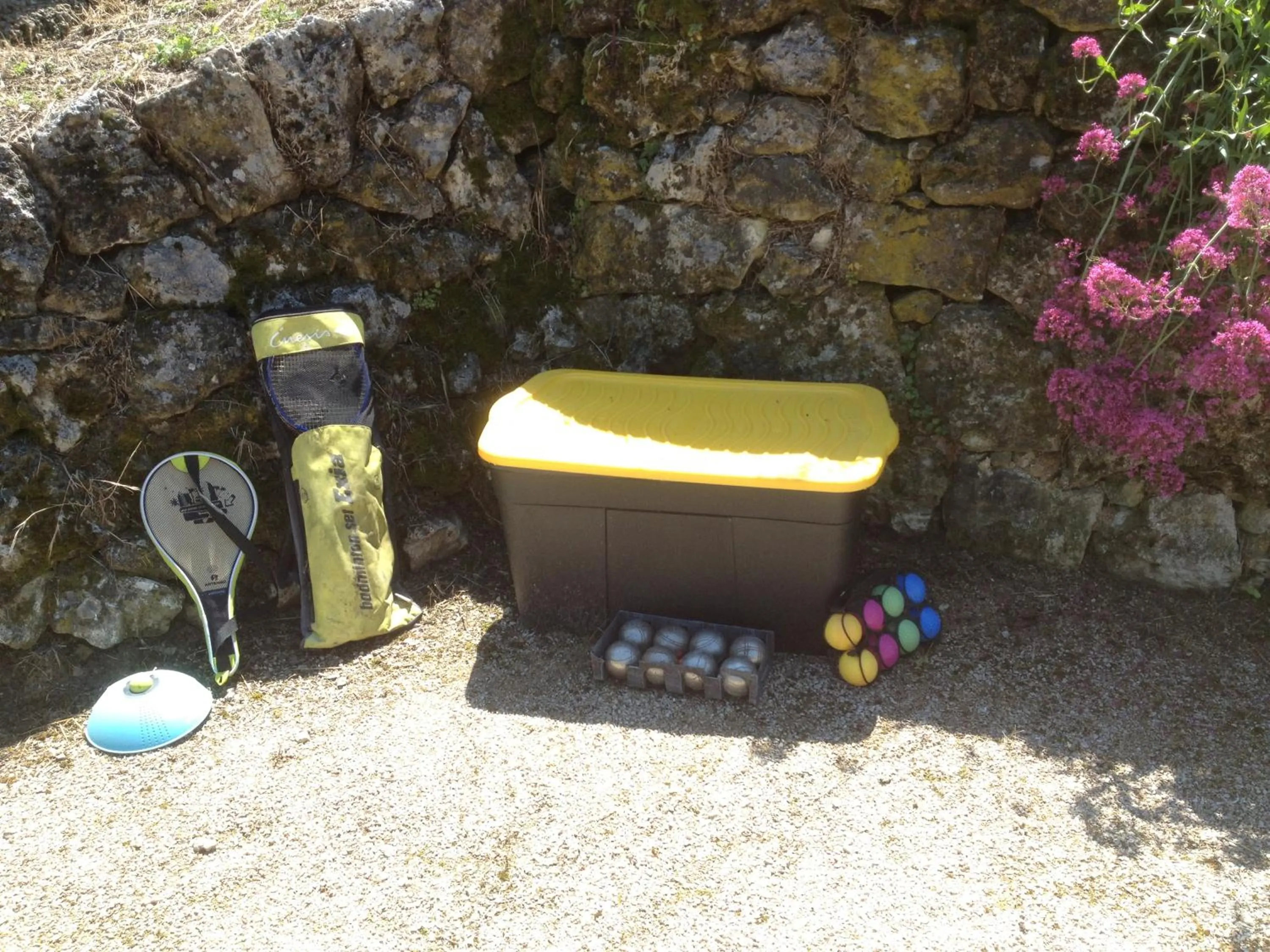 Children play ground in B&B with charm, quiet, kitchen, sw pool.