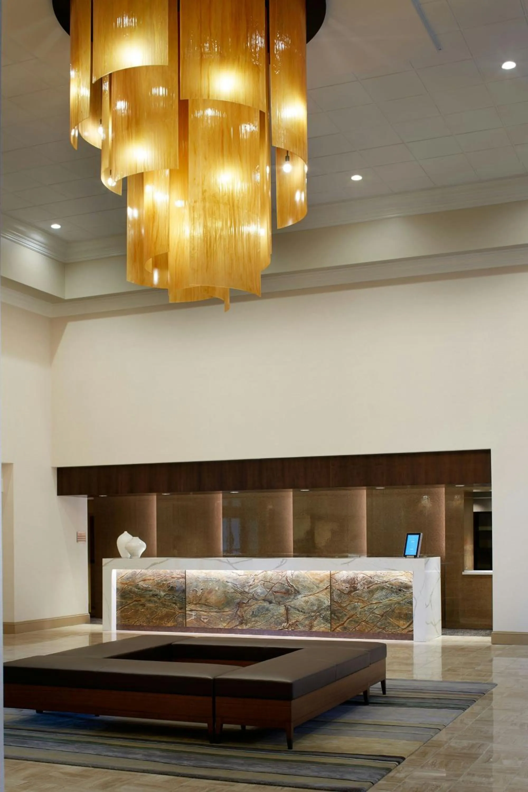 Lobby or reception in Marriott Hartford/Windsor Airport