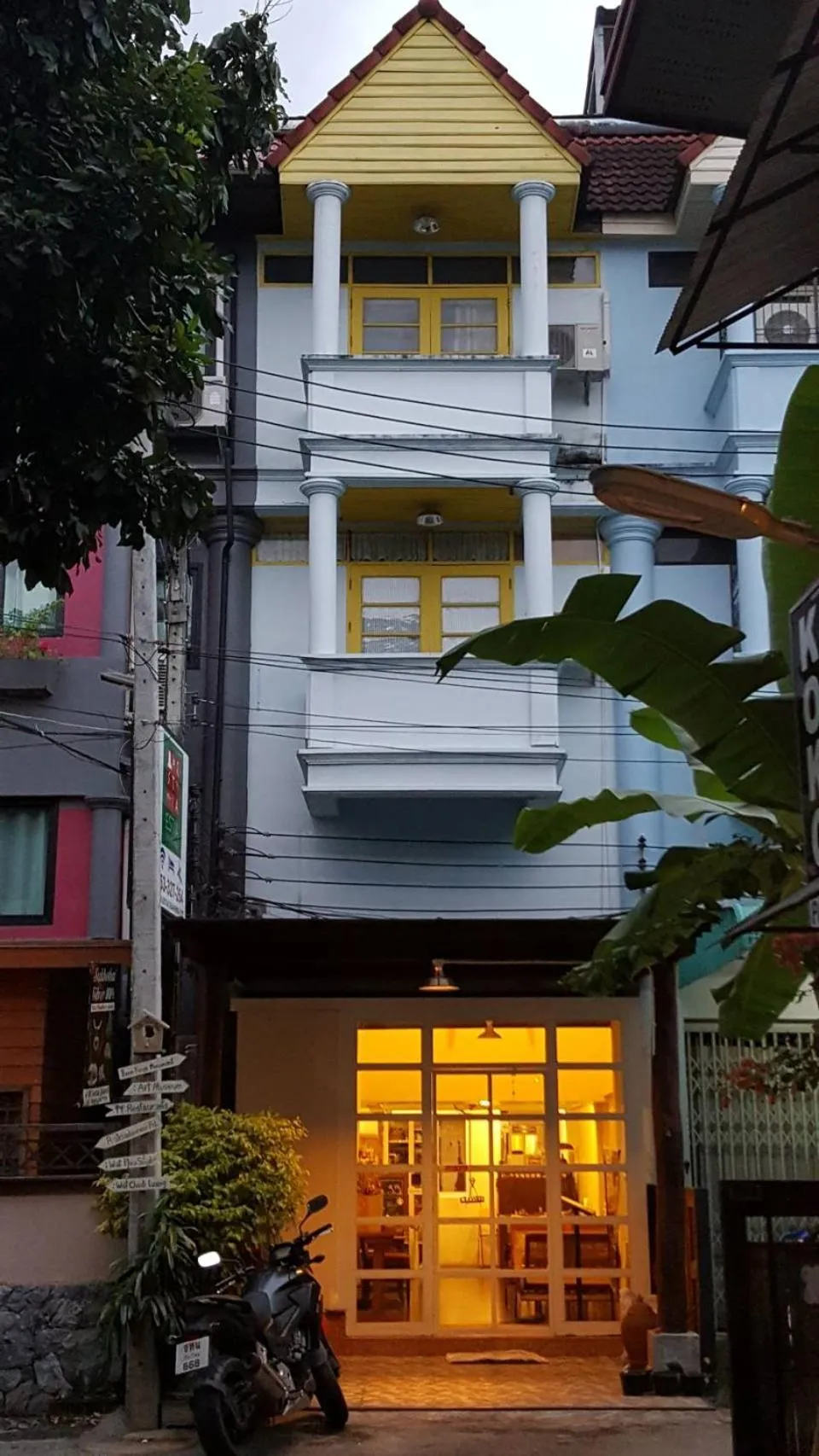 Facade/entrance in The Commonroom CNX