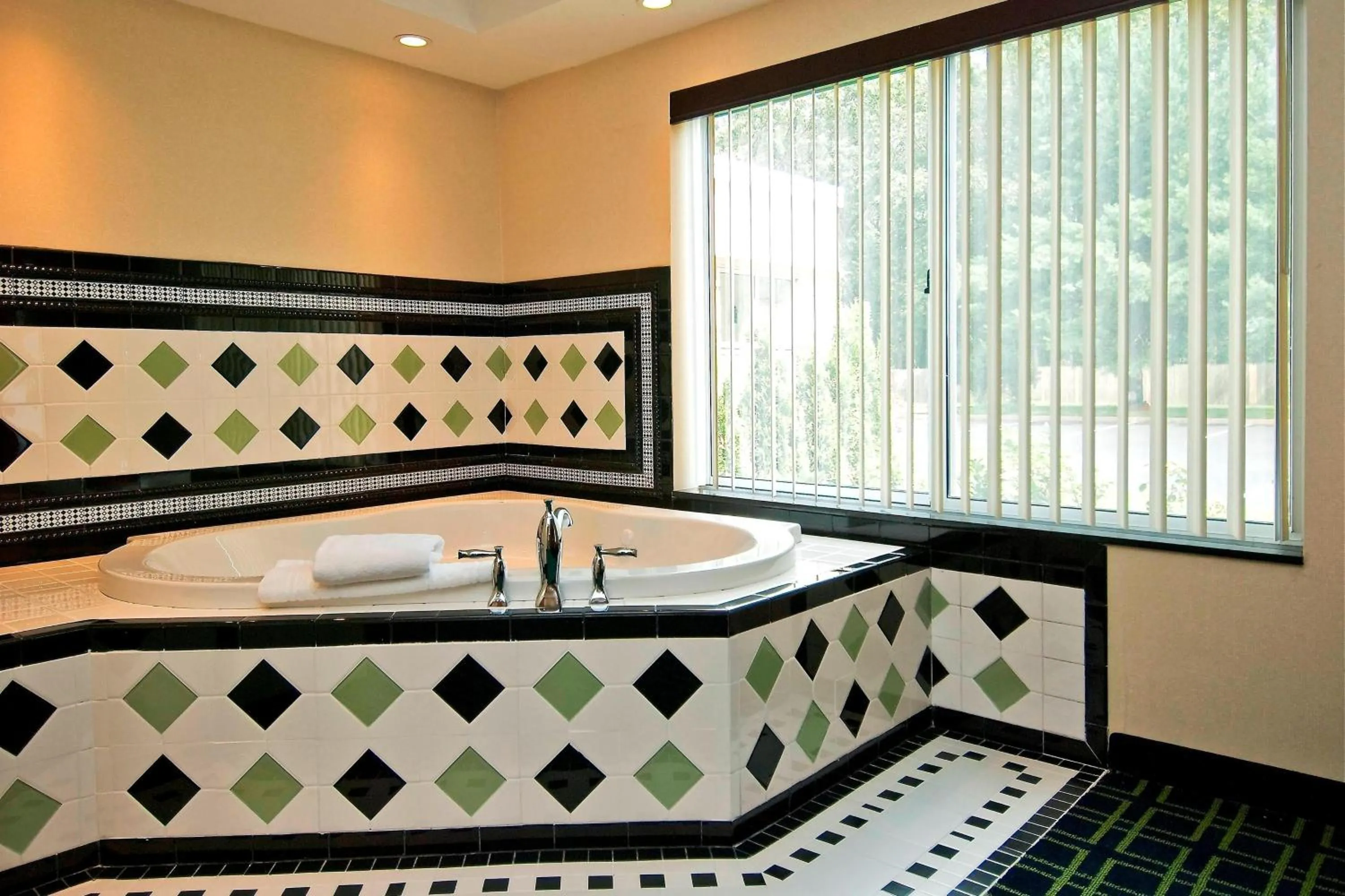 Photo of the whole room in Fairfield Inn Hartford Airport