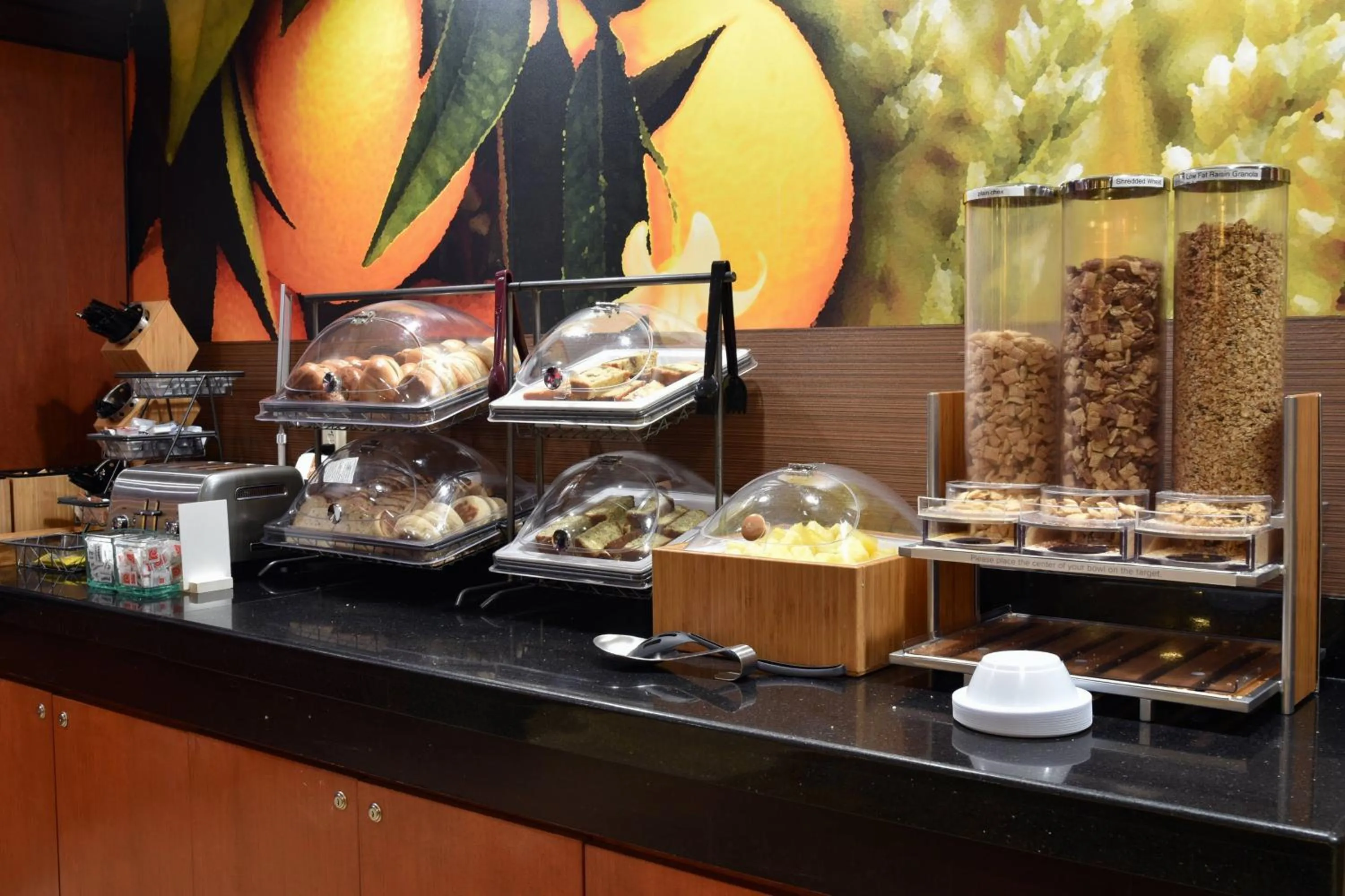 Breakfast in Fairfield Inn Hartford Airport