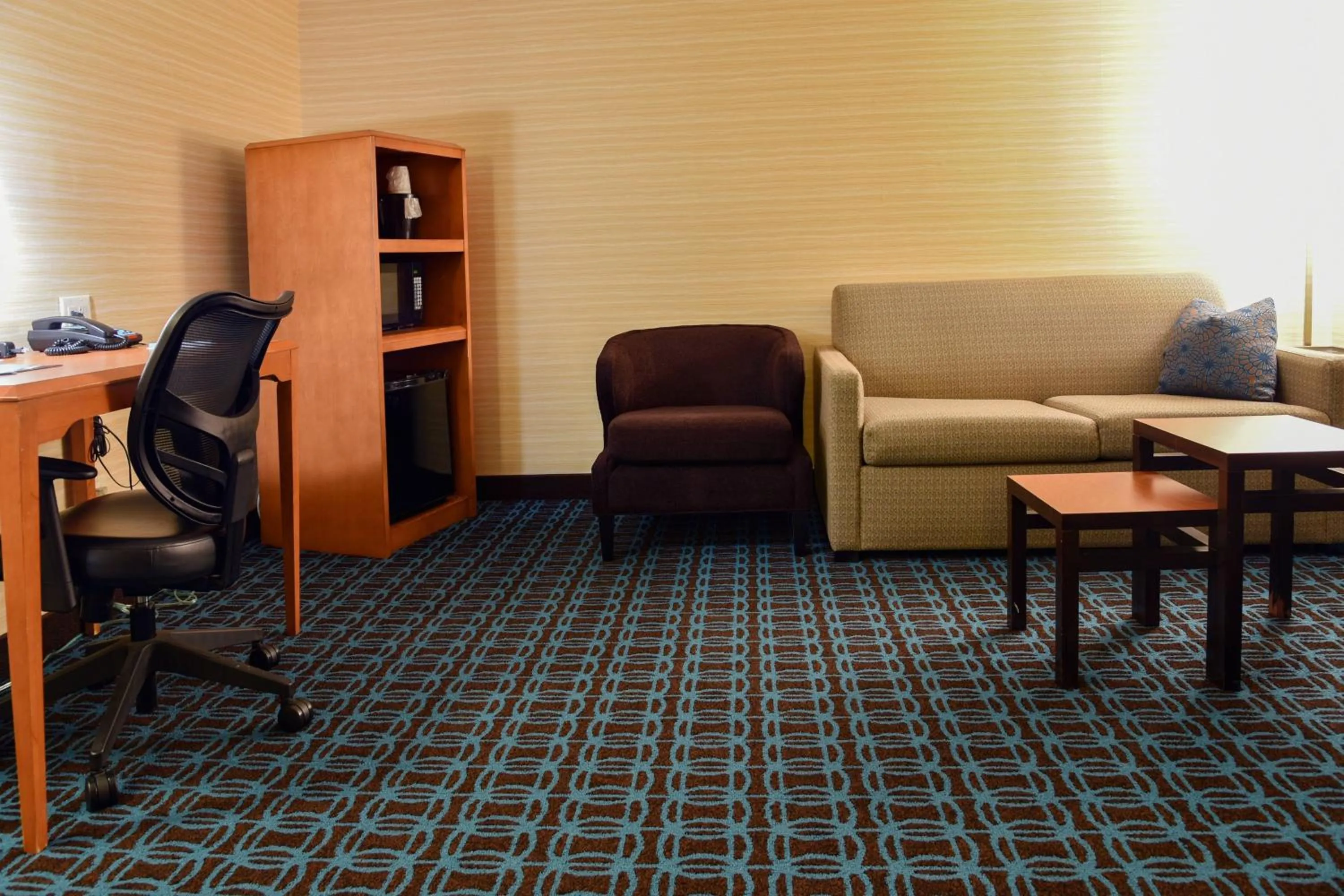 Photo of the whole room in Fairfield Inn Hartford Airport