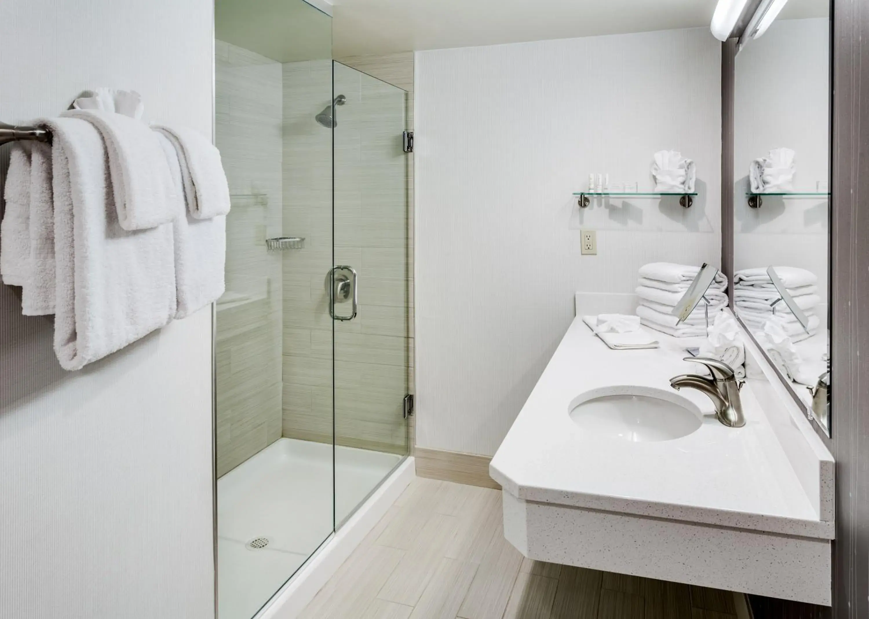 King Room with Sofa Bed in Courtyard Hartford Cromwell King Room with Sofa Bed in Courtyard Hartford Cromwell