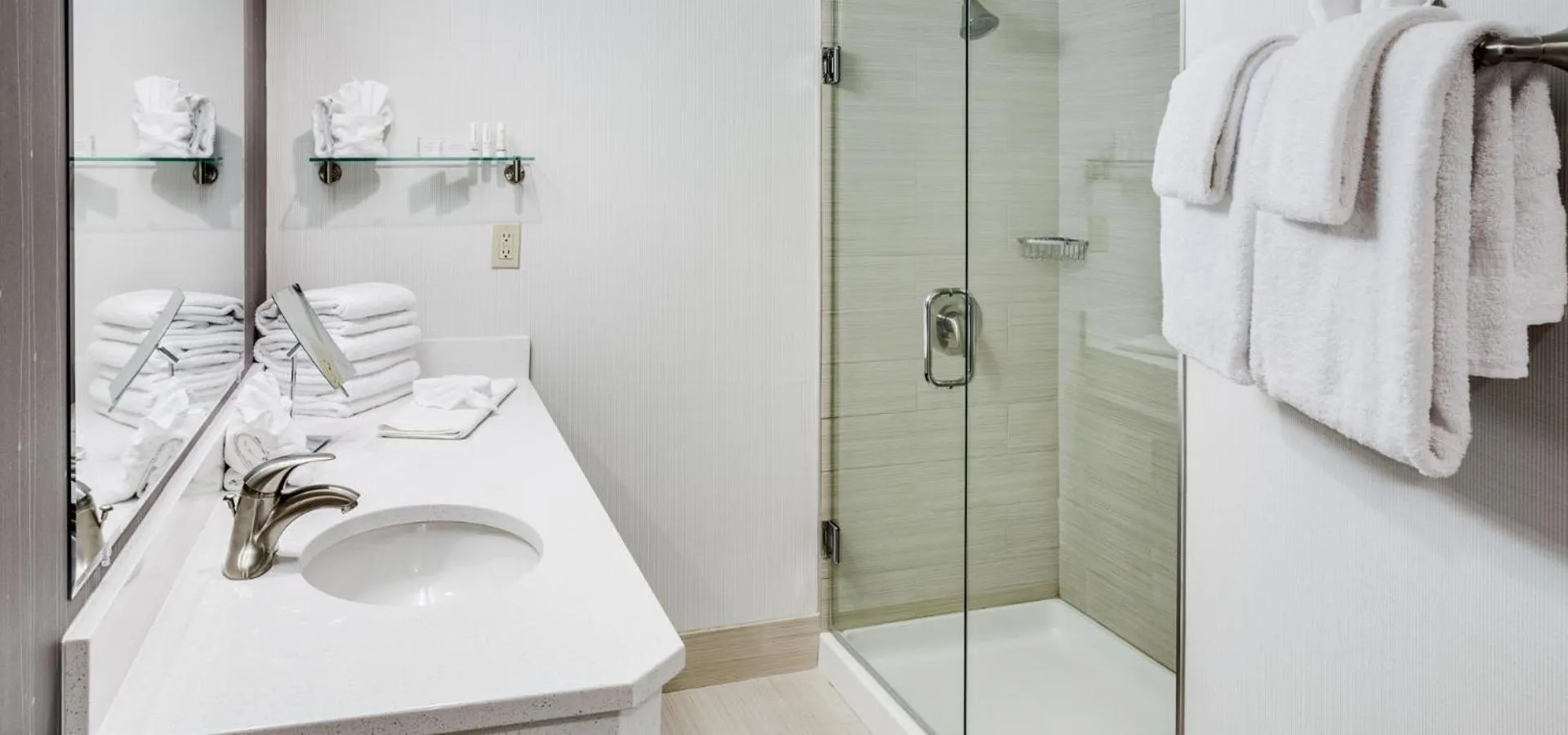 Shower in Courtyard Hartford Cromwell