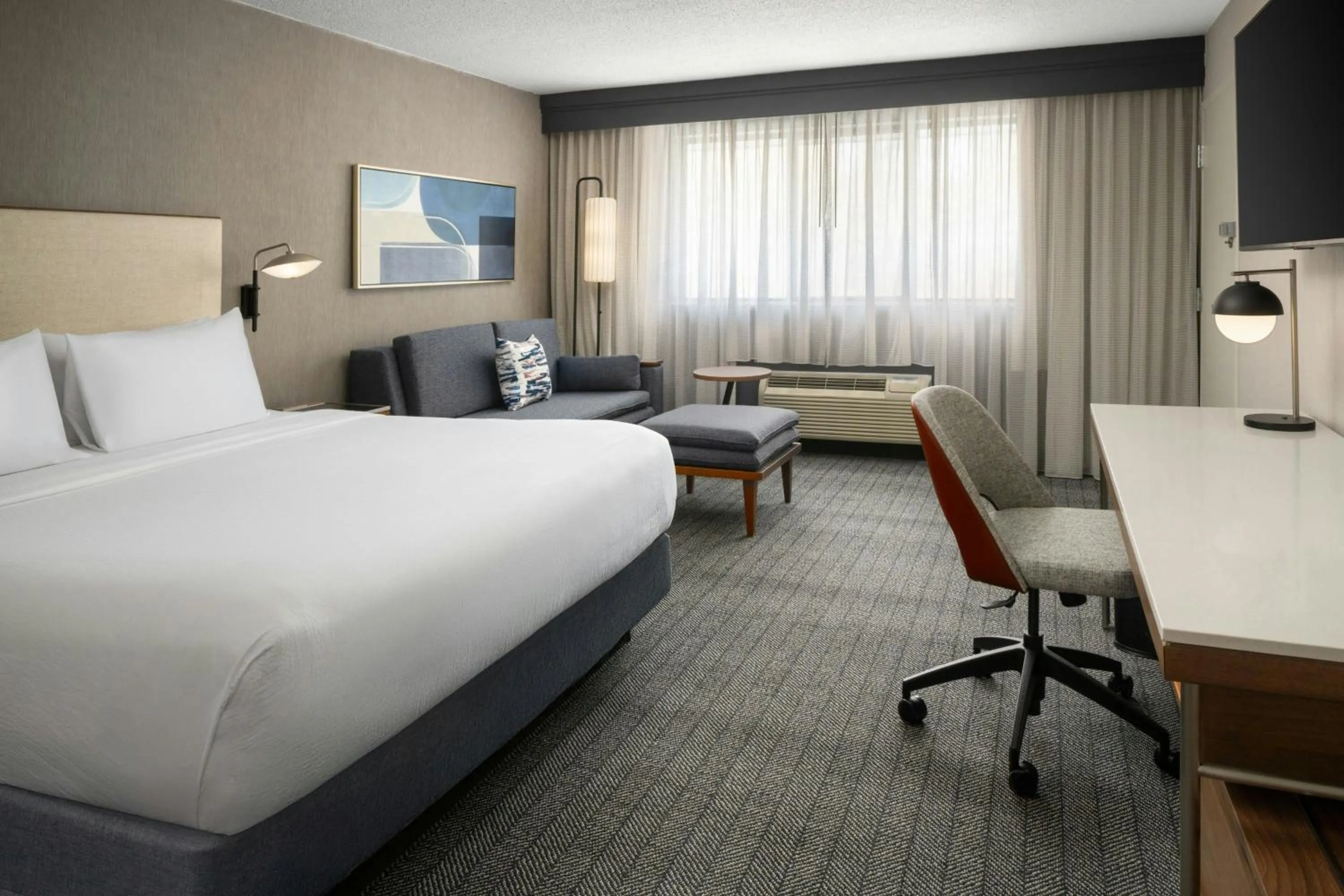 Photo of the whole room, Bed in Courtyard Hartford Cromwell