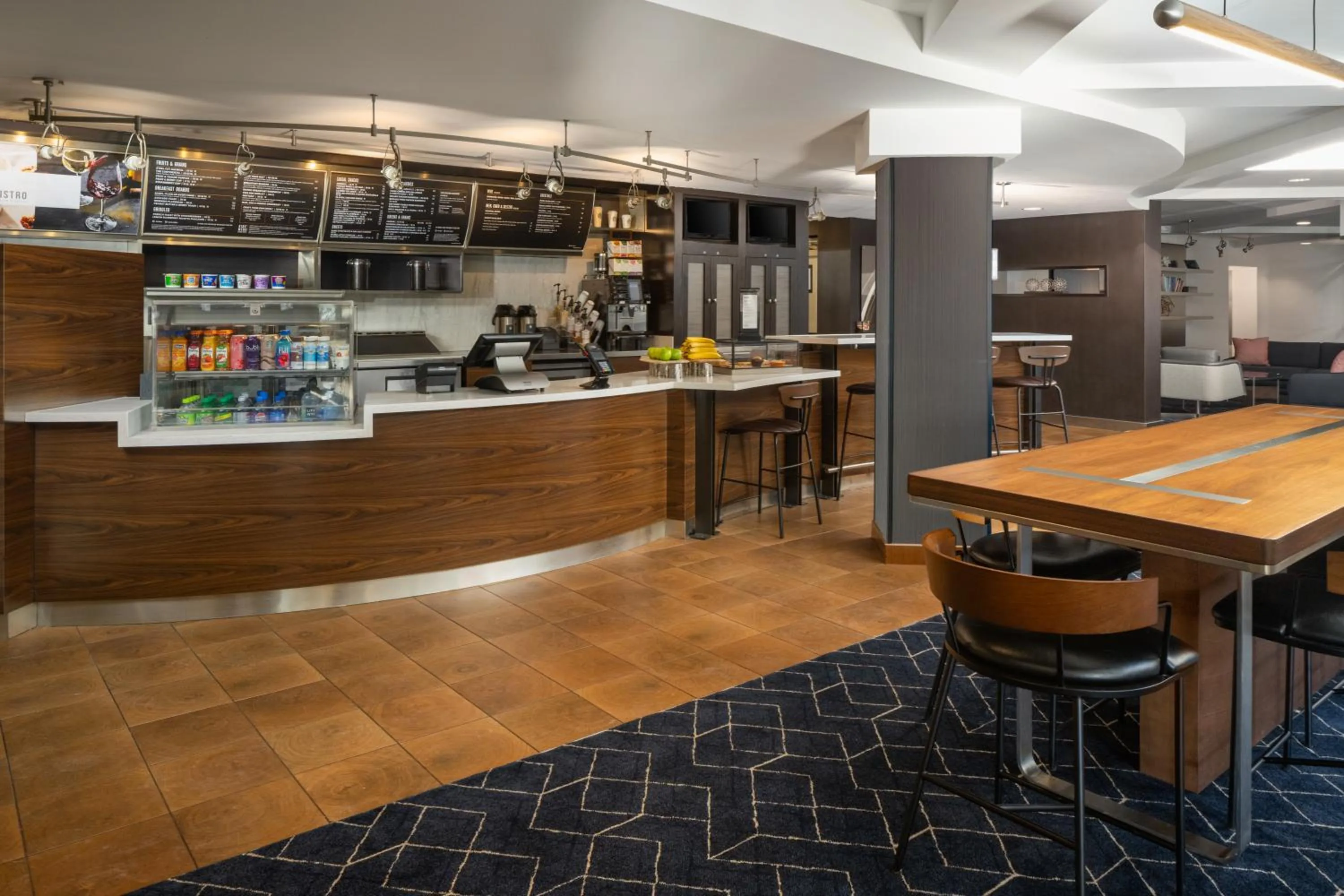 Dining area in Courtyard Hartford Cromwell