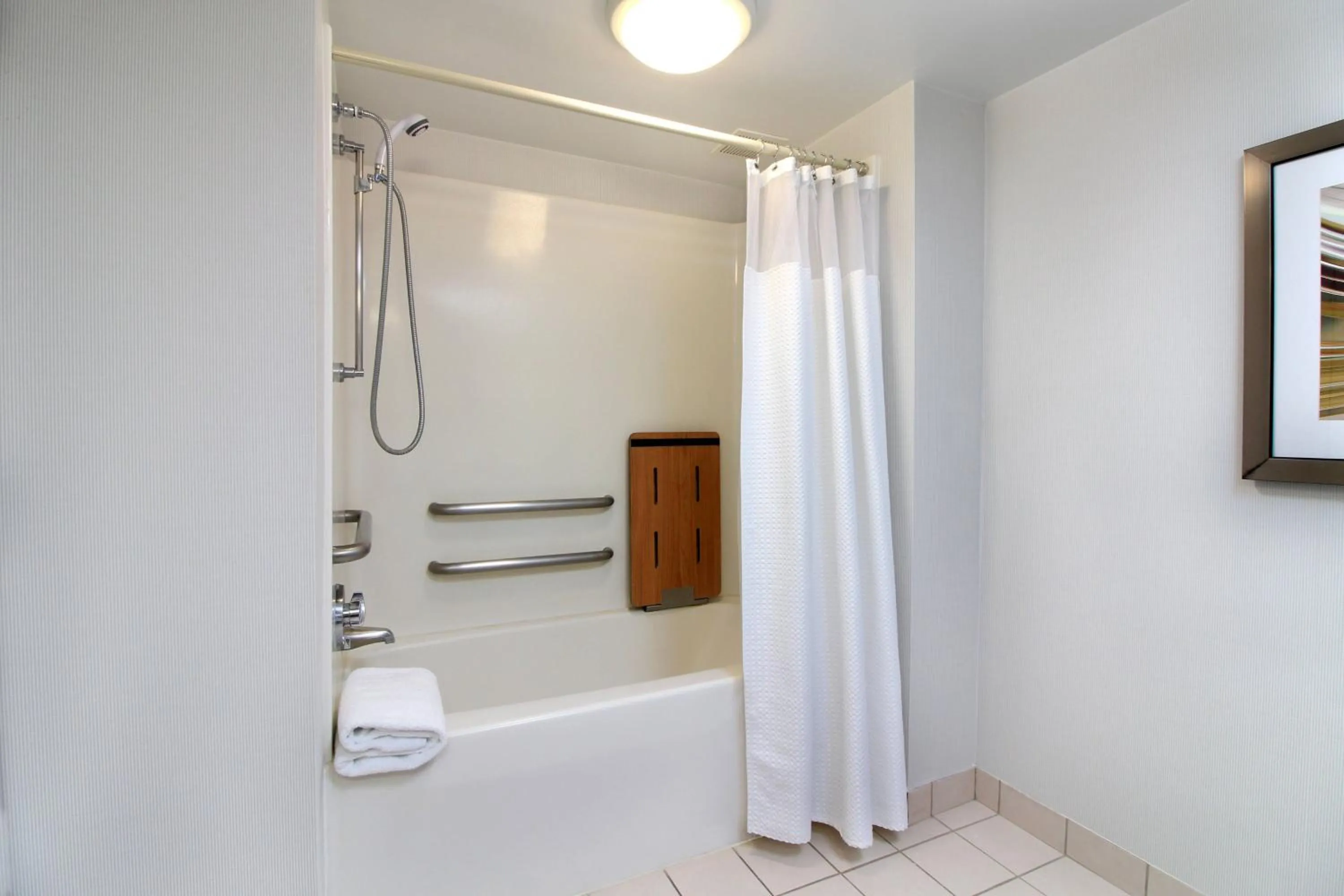 Bathroom in Courtyard Hartford Cromwell