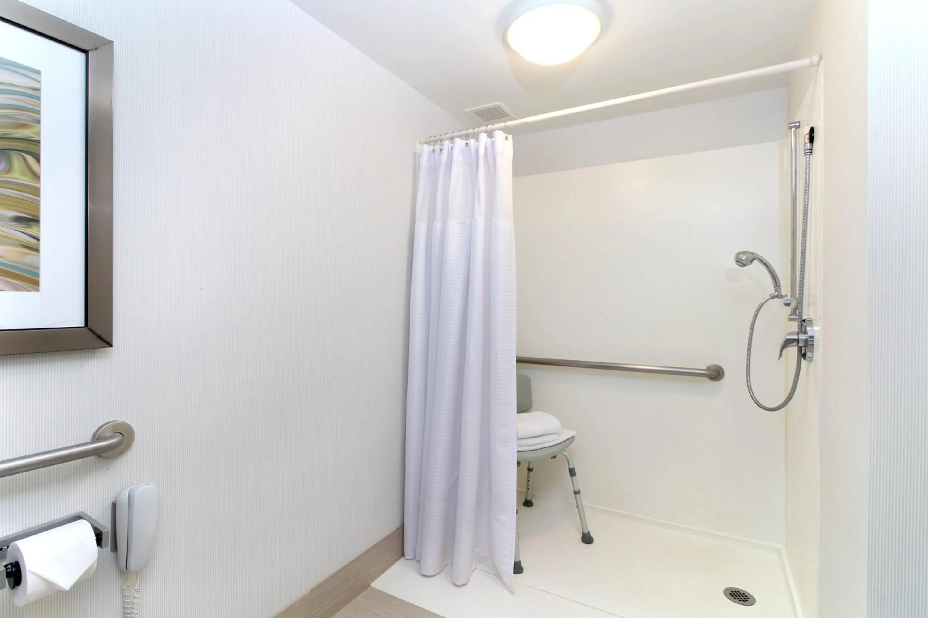 Bathroom in Courtyard Hartford Cromwell