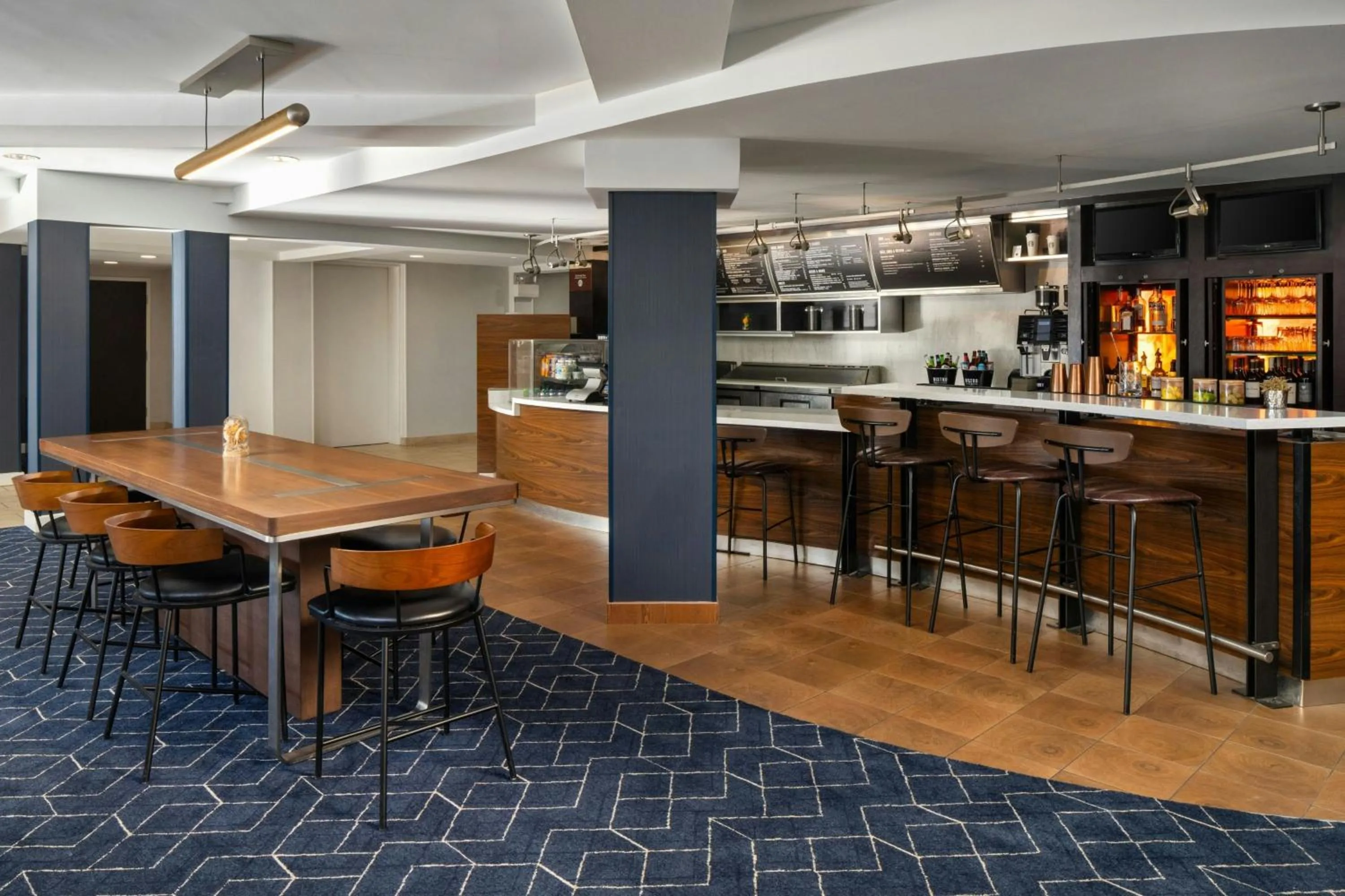 Lounge or bar in Courtyard Hartford Cromwell