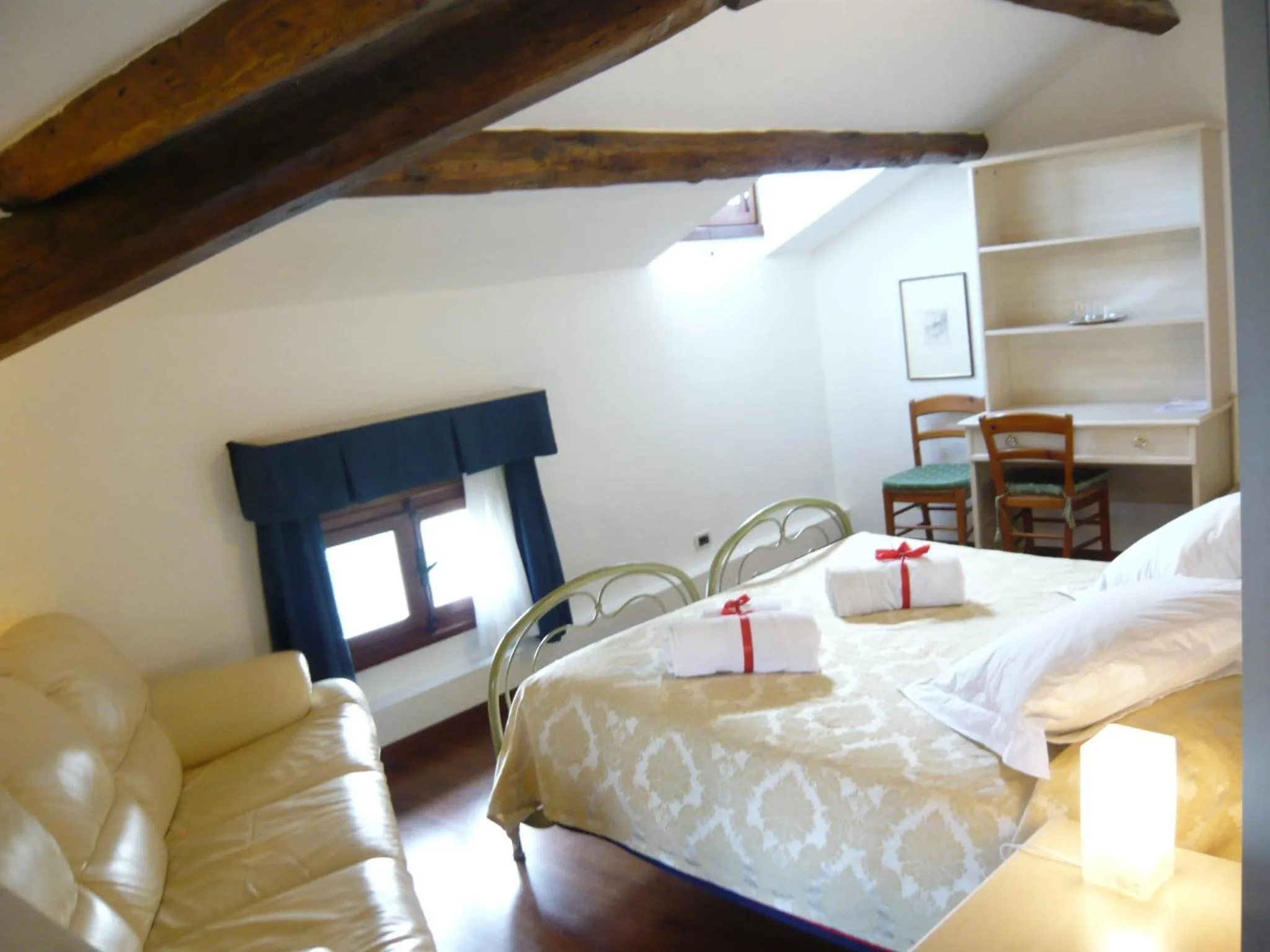 Bedroom, Bed in Villa Gabriella B&B - Apartments