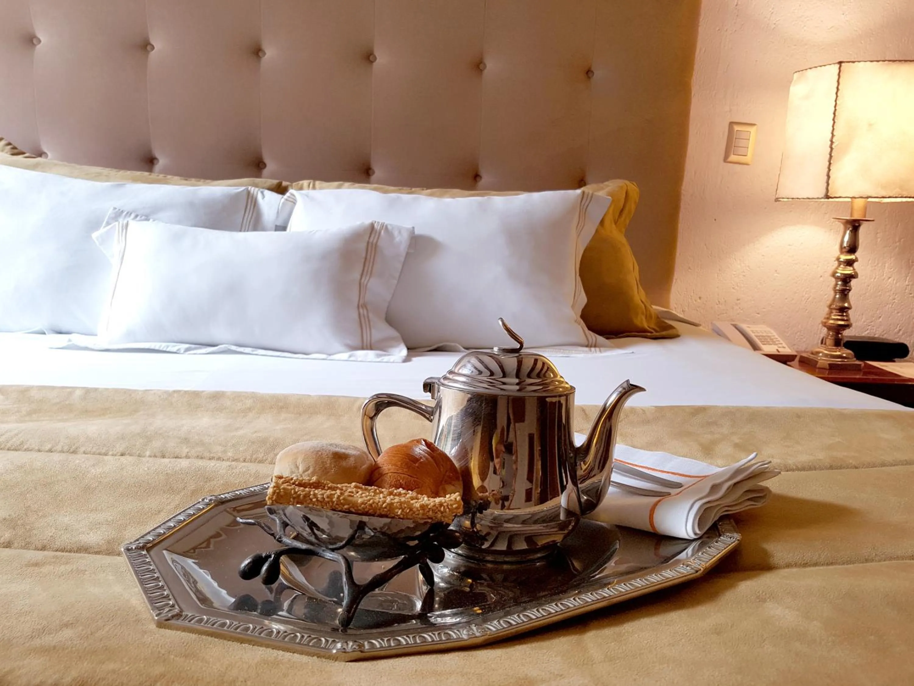 Photo of the whole room, Bed in Antara Hotel & Suites - Miraflores